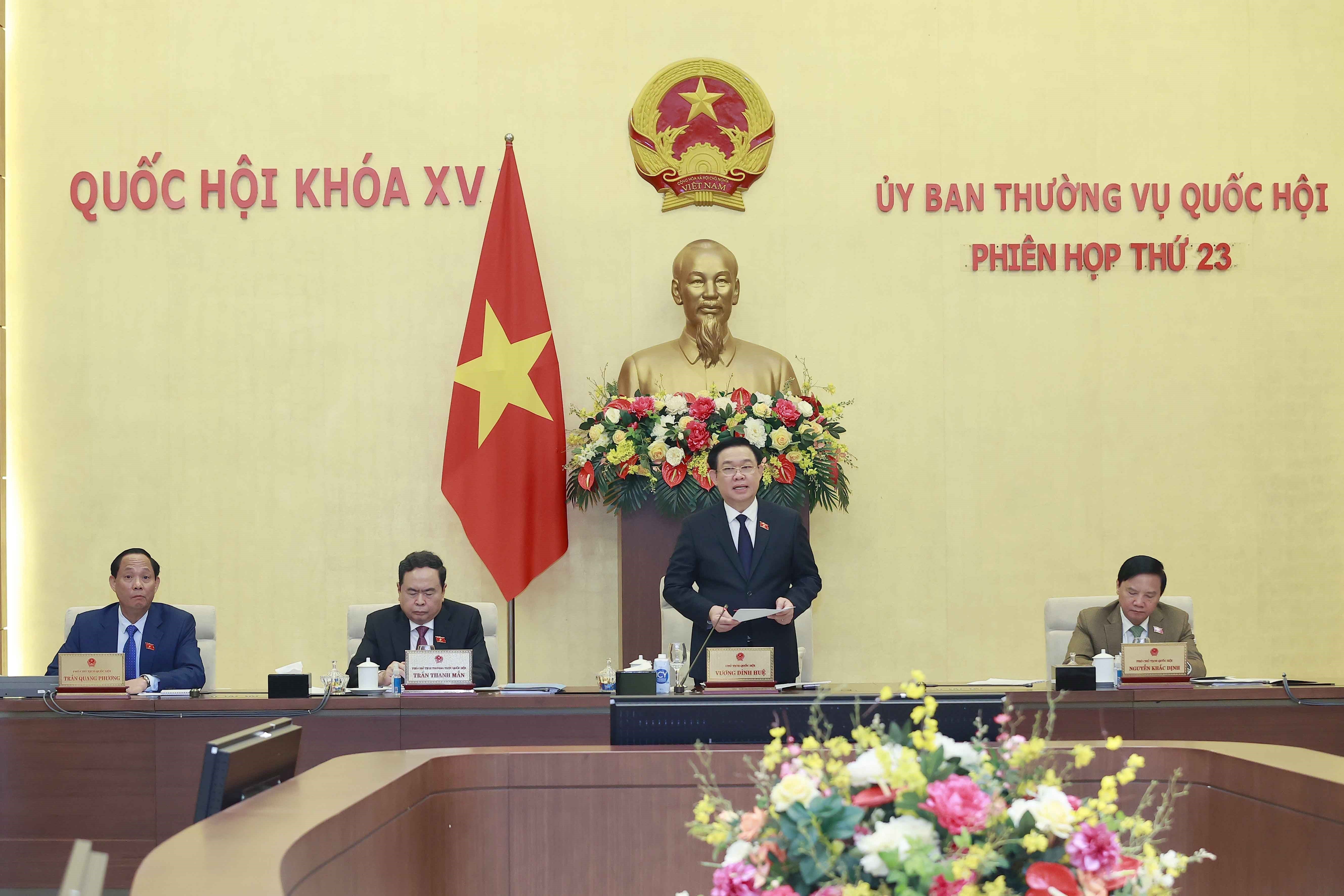 Chủ tịch Quốc hội Vương Đình Huệ phát biểu khai mạc. Ảnh: DOÃN TẤN