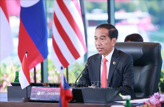 Tổng thống nước Cộng hòa Indonesia, Chủ tịch Hội nghị cấp cao ASEAN lần thứ 42, Joko Widodo khai mạc hội nghị.