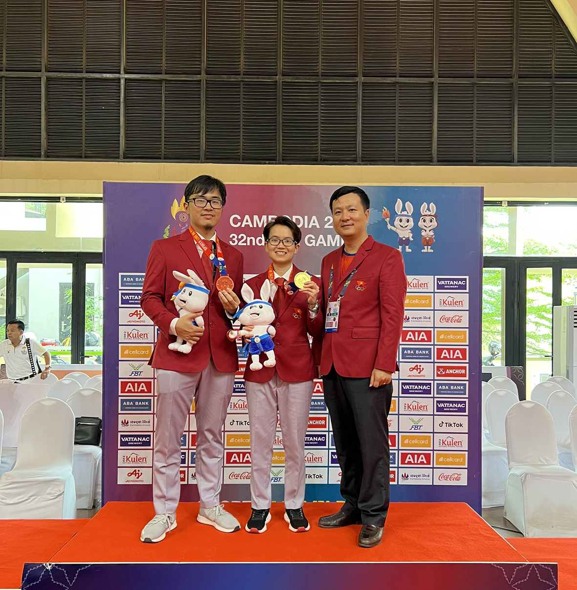 HLV Phùng Nguyên Tường Minh và 2 VĐV Tôn Nữ Hồng Ân, Phan Trọng Bình của đội tuyển tỉnh Bà Rịa-Vũng Tàu đã khép lại kỳ SEA Games thành công, đóng góp 1 huy chương Vàng và 1 huy chương Đồng.