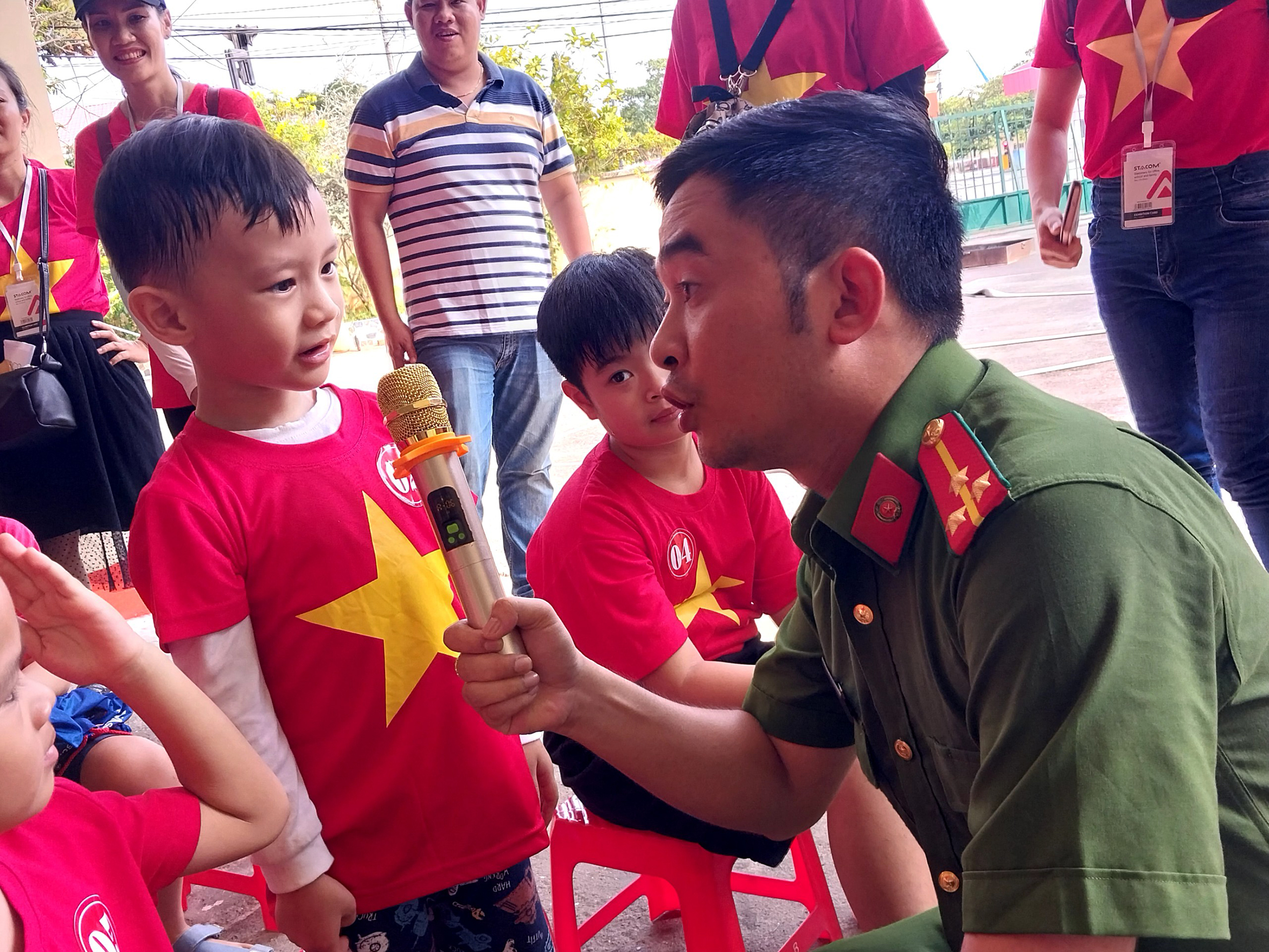 Học sinh hào hứng trả lời các câu hỏi tình huống về PCCC.