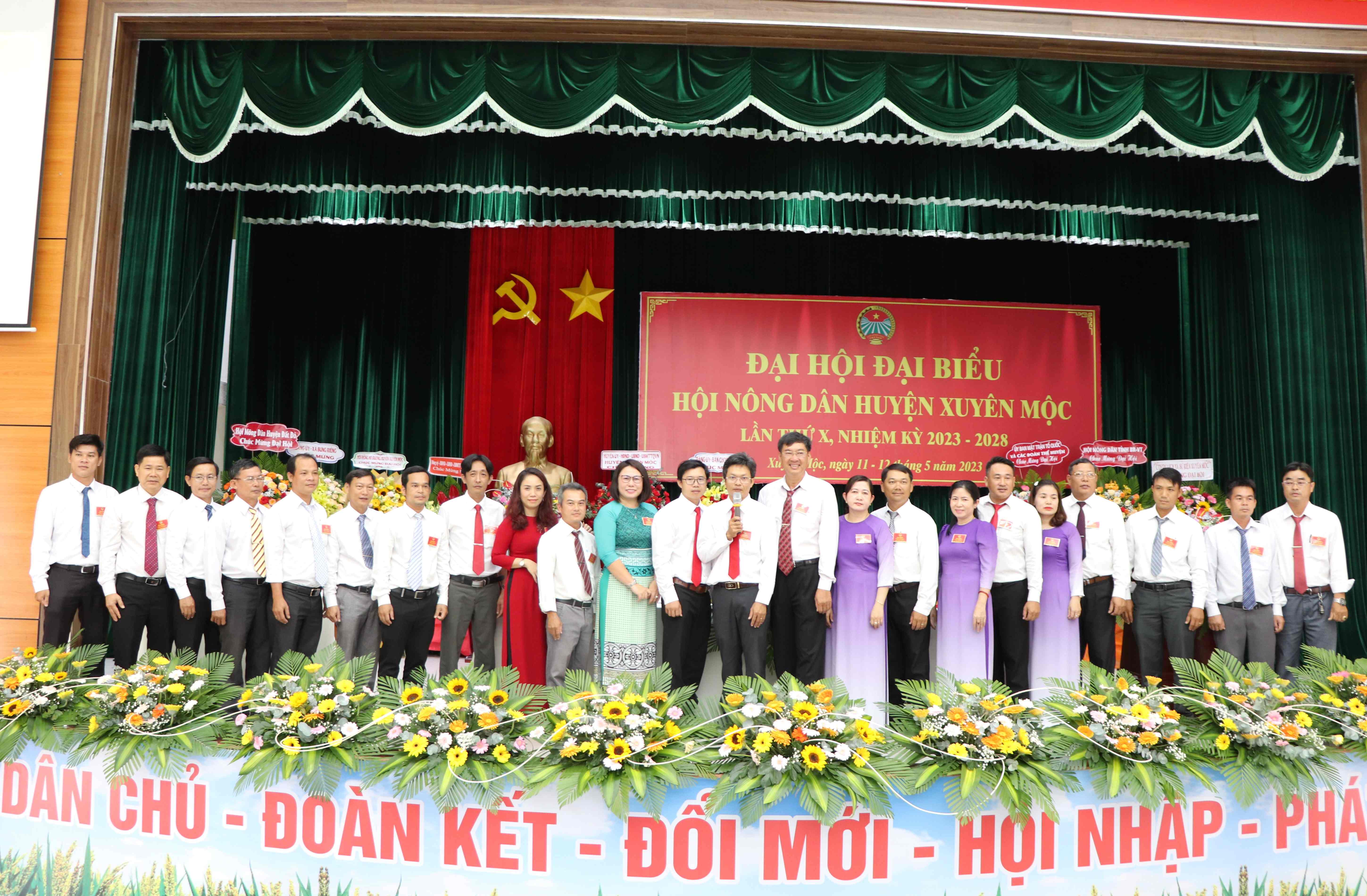 BCH HND khóa X ra mắt tại Đại hội.