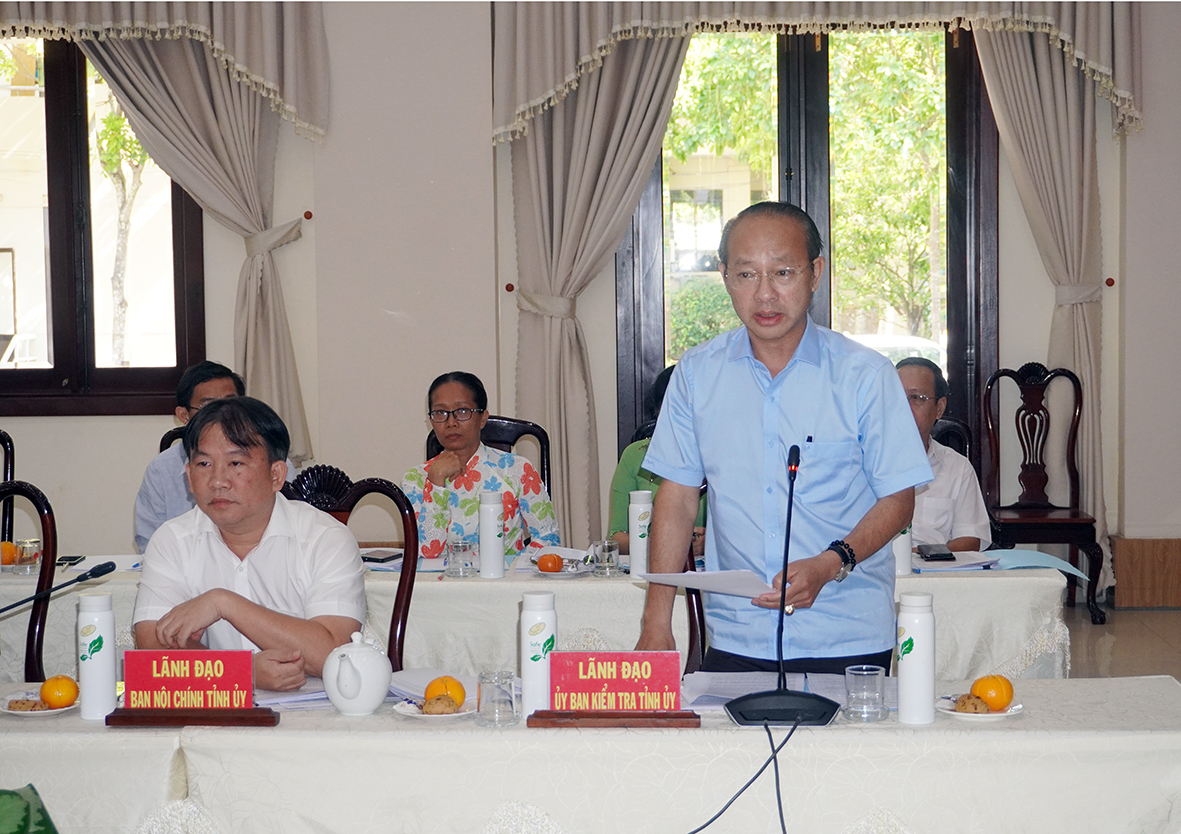 Ông Võ Văn Dũng, Ủy viên Ban Thường vụ, Chủ nhiệm Ủy ban Kiểm tra Tỉnh ủy phát biểu tại hội nghị.