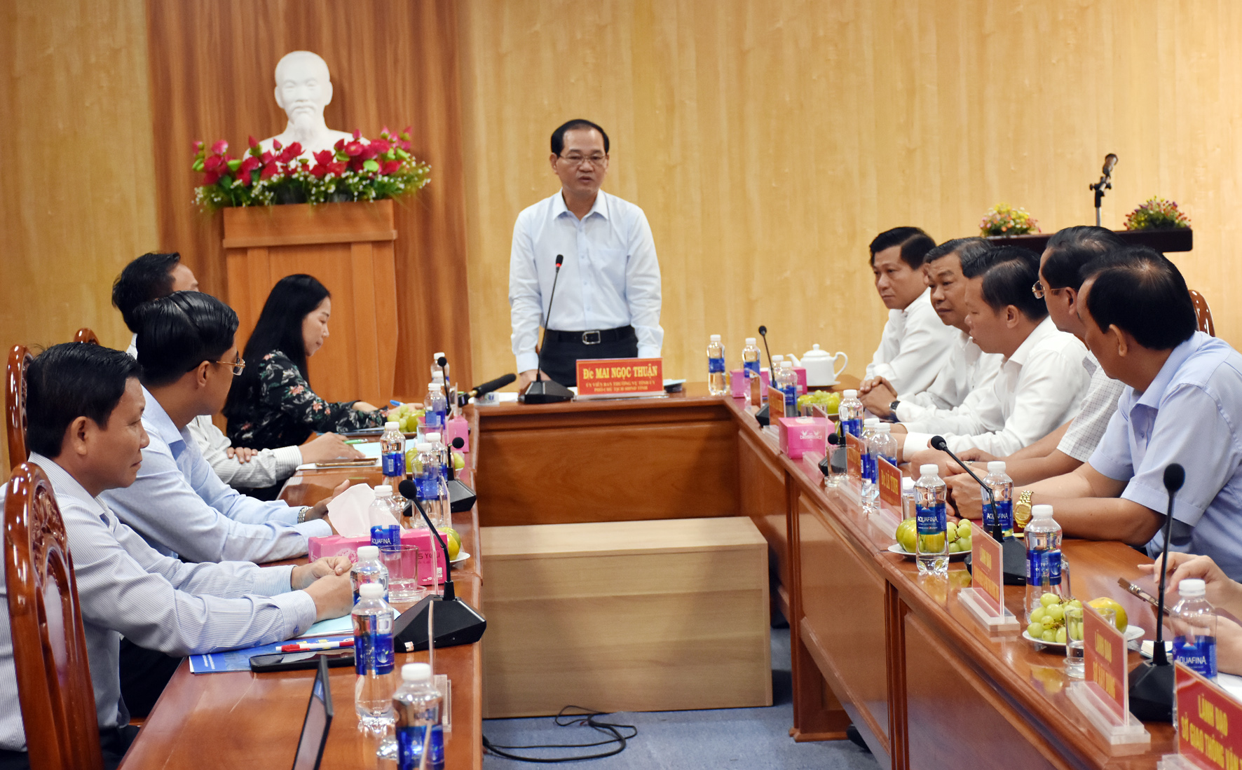 Ông Mai Ngọc Thuận, Ủy viên Ban Thường vụ Tỉnh ủy, Phó Chủ tịch HĐND tỉnh, Trưởng Đoàn khảo sát của HĐND tỉnh phát biểu tại buổi làm việc.