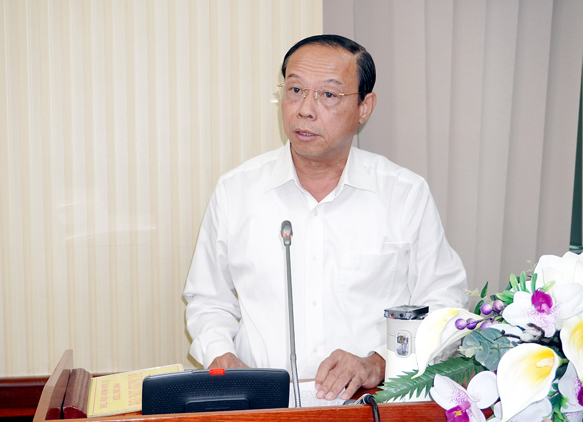 Ông Nguyễn Văn Thọ, Chủ tịch UBND tỉnh, Tổ trưởng Tổ công tác đặc biệt gỡ khó cho DN, nhà đầu tư của tỉnh phát biểu tại hội nghị.