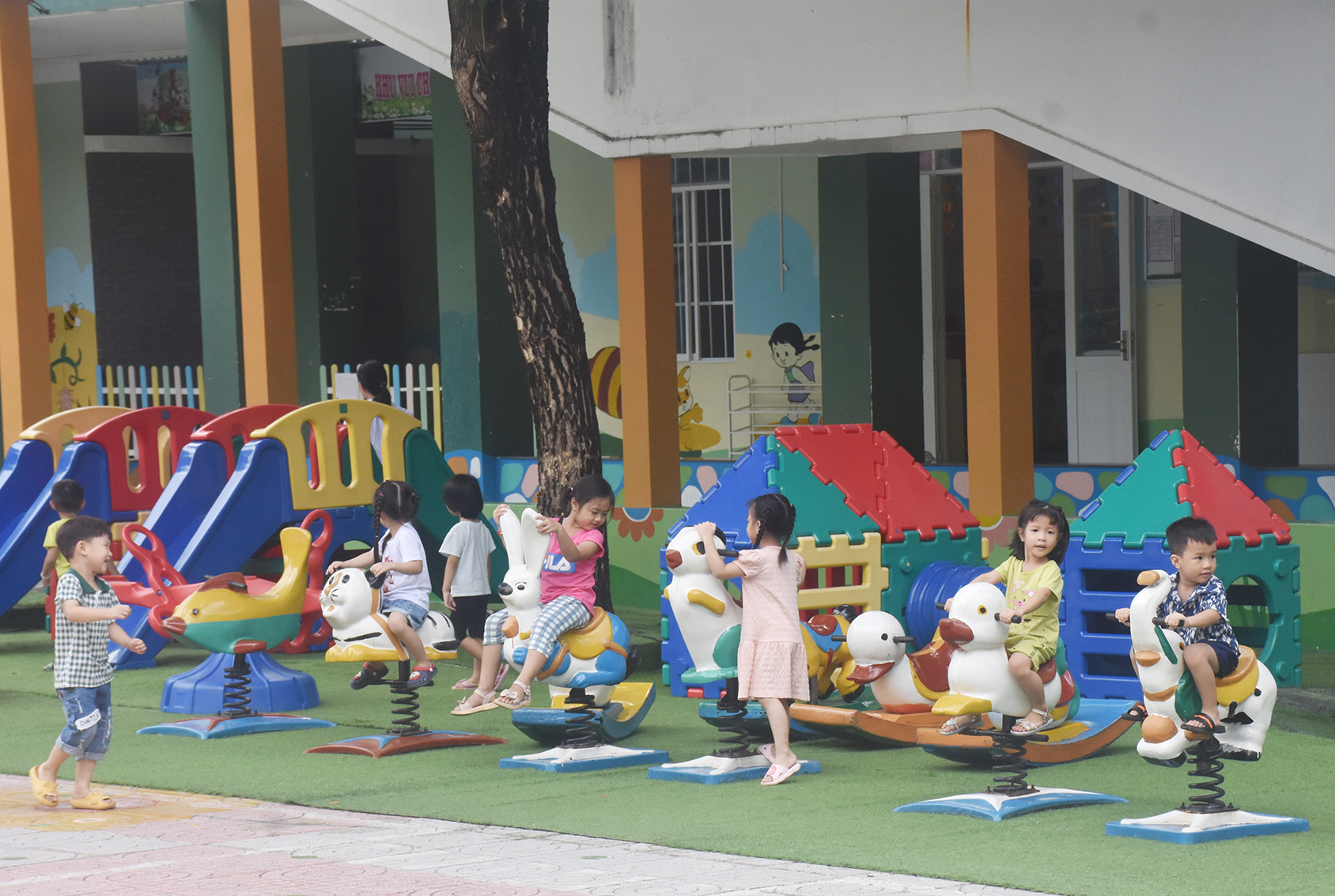 Một hoạt động vui chơi ngoài trời của trẻ trường Mầm non Phước Hiệp