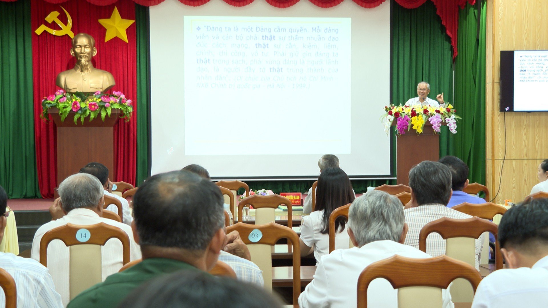 Quang cảnh buổi sinh hoạt.