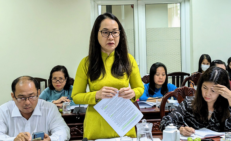 Bà Trần Thị Ngọc Châu, Giám đốc Sở GD-ĐT phát biểu tại buổi làm việc