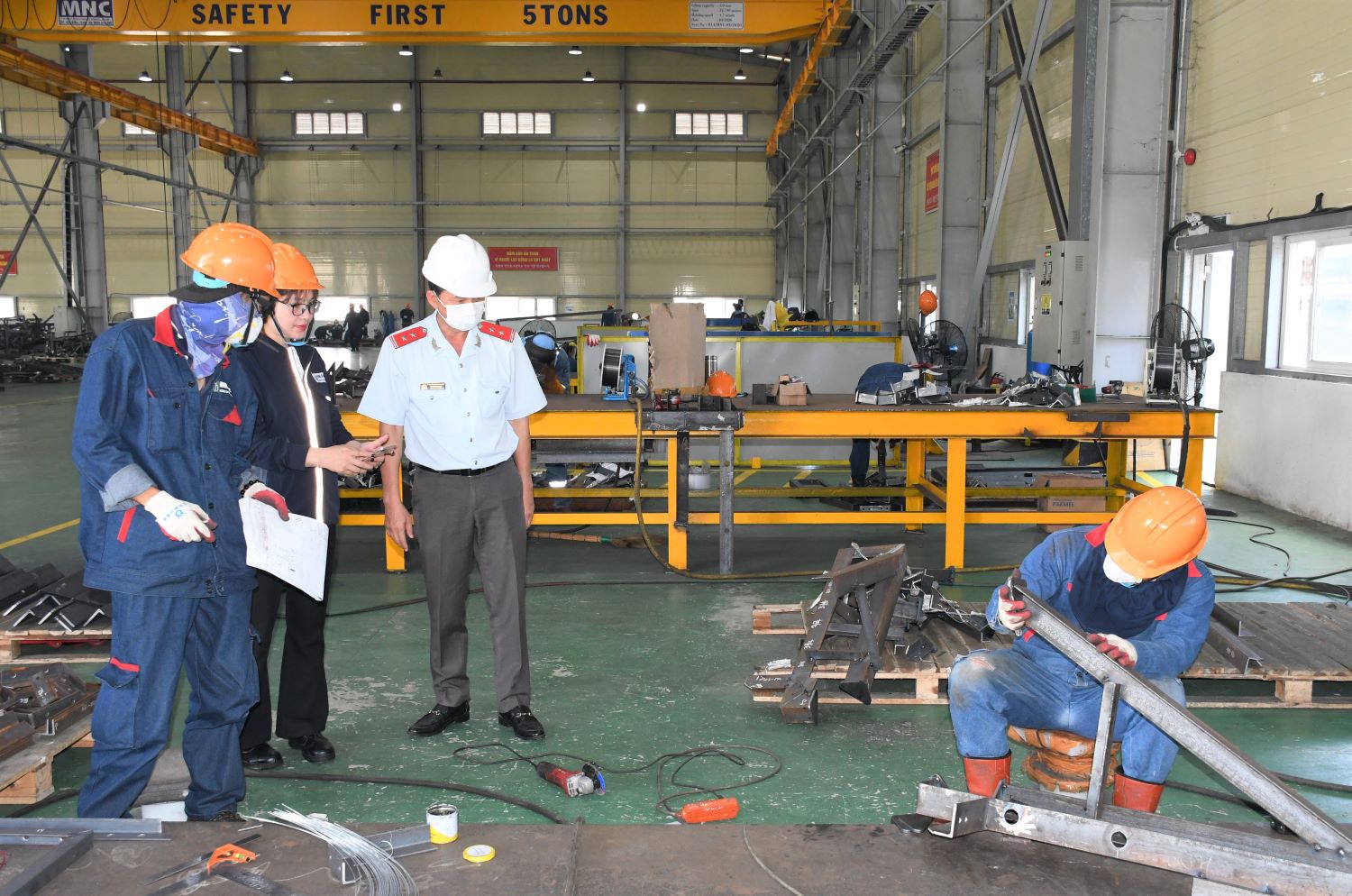 Đoàn Thanh tra liên ngành tỉnh kiểm tra tại xưởng sản xuất của Công ty Hong In Vina.