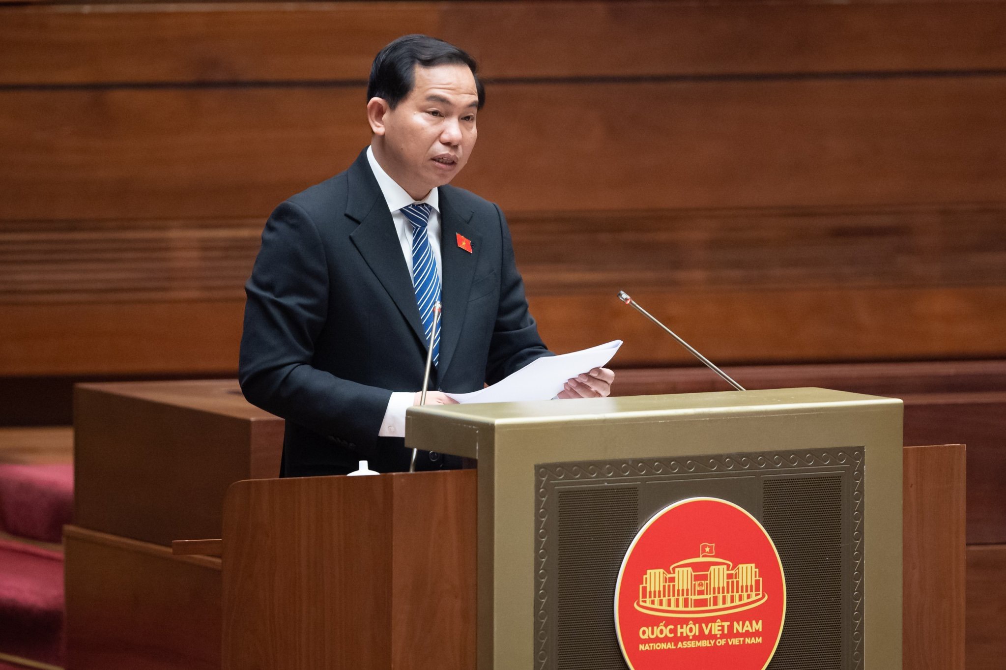 Ủy viên Ủy ban Thường vụ Quốc hội, Chủ nhiệm Ủy ban Tài chính, Ngân sách Lê Quang Mạnh trình bày Báo cáo giải trình, tiếp thu, chỉnh lý dự thảo Luật Đấu thầu (sửa đổi)