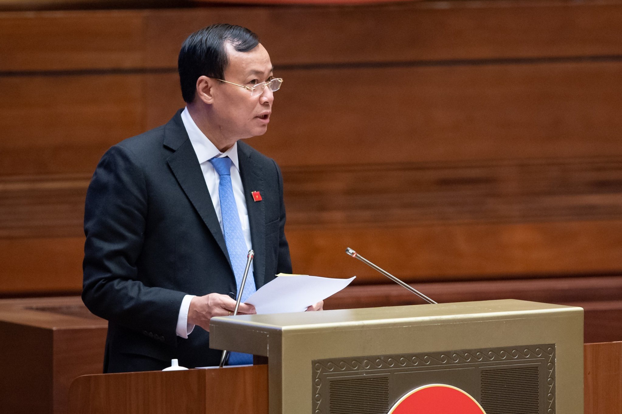 Ủy viên Ủy ban Thường vụ Quốc hội, Chủ nhiệm Ủy ban Quốc phòng và An ninh của Quốc hội Lê Tấn Tới trình bày Báo cáo giải trình, tiếp thu, chỉnh lý dự thảo Luật Phòng thủ dân sự