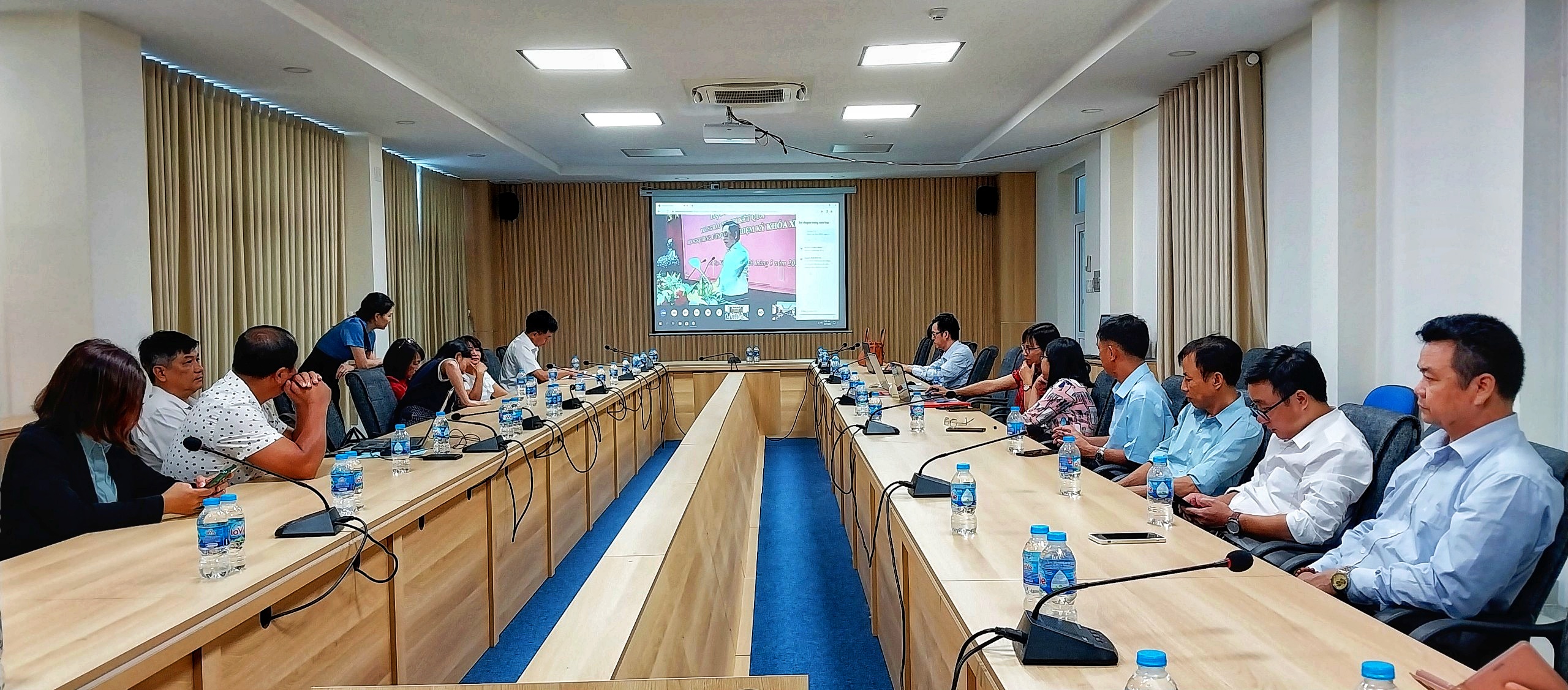 Các đảng viên Chi bộ Báo Bà Rịa-Vũng Tàu dự hội nghị tại điểm cầu Báo Bà Rịa-Vũng Tàu. Ảnh: M.T