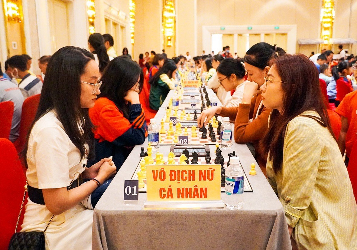 Kỳ thủ Võ Thị Kim Phụng (trái, đội tuyển Bà Rịa-Vũng Tàu ) - người vừa giành suất tham dự Cup Cờ vua thế giới sẽ đối đầu với nhiều đối thủ mạnh tại Giải vô địch Cờ vua các câu lạc bộ Quốc gia năm 2023.