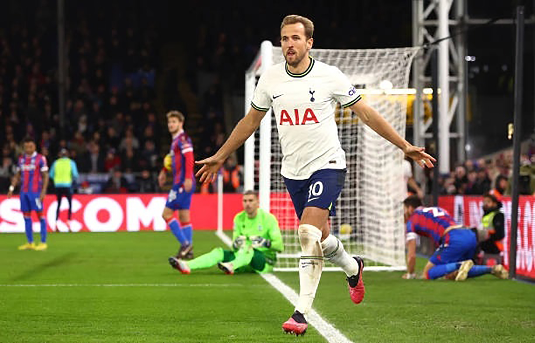 Harry Kane là mục tiêu mua sắm số 1 của MU cho hàng công.