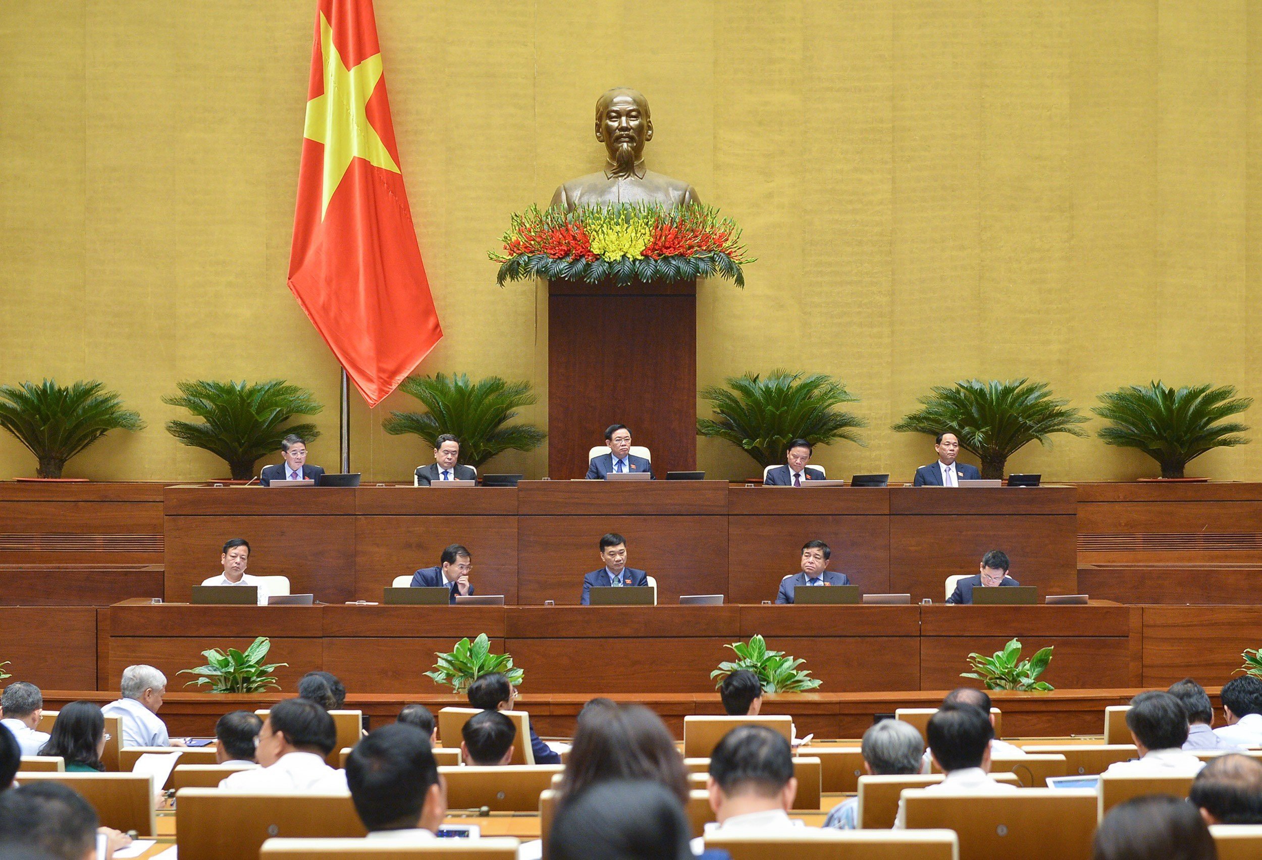 Đoàn chủ tọa điều hành phiên thảo luận. Ảnh: CHÂU VŨ