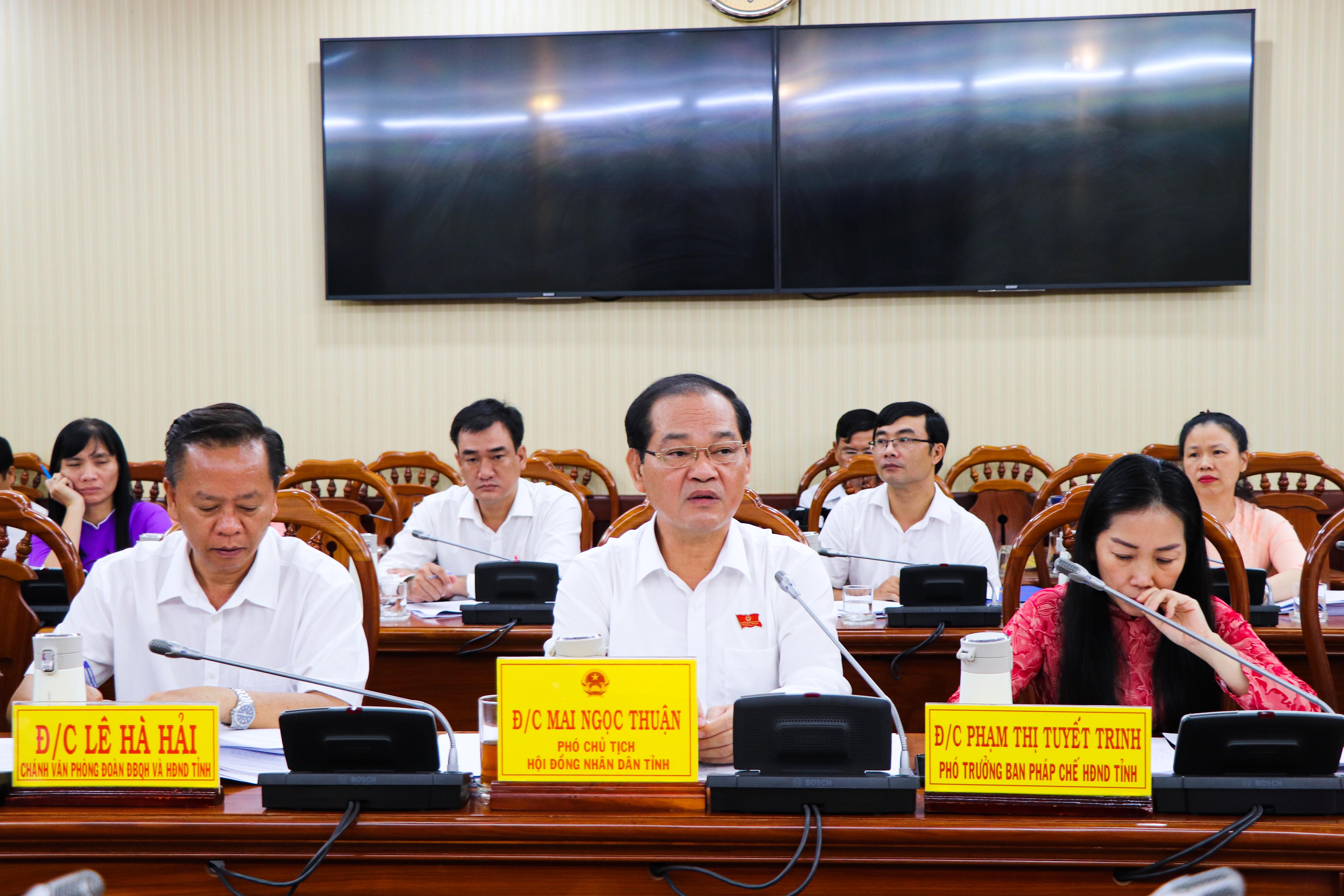 Ông Mai Ngọc Thuận, Phó Chủ tịch HĐND tỉnh chủ trì phiên họp thường trực HĐND tỉnh giám sát việc giải quyết các kiến nghị của cử tri quan tâm.
