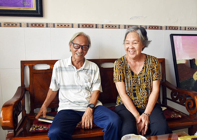 Đám cưới không có nhẫn trao nhau, không mặc áo cưới nhưng họa sĩ Lê Minh và bà Tư Hương luôn hạnh phúc bên nhau. Ảnh: NGỌC NGUYỄN