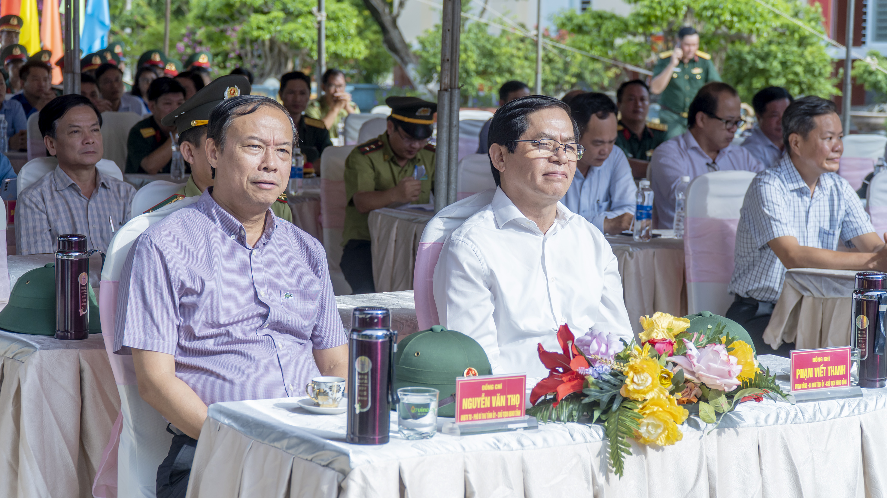 Ông Phạm Viết Thanh, Ủy viên Trung ương Đảng, Bí thư Tỉnh ủy; ông Nguyễn Văn Thọ, Chủ tịch UBND tỉnh cùng các đại biểu tham dự lễ phát động trồng cây xanh.