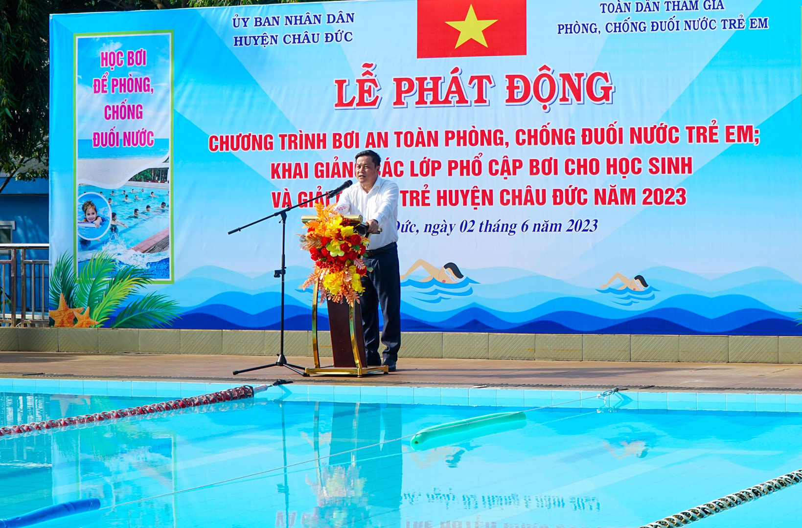 Ông Phạm Văn Quyền, Phó chủ tịch UBND huyện Châu Đức phát động chương trình phòng chống đuối nước trẻ em năm 2023