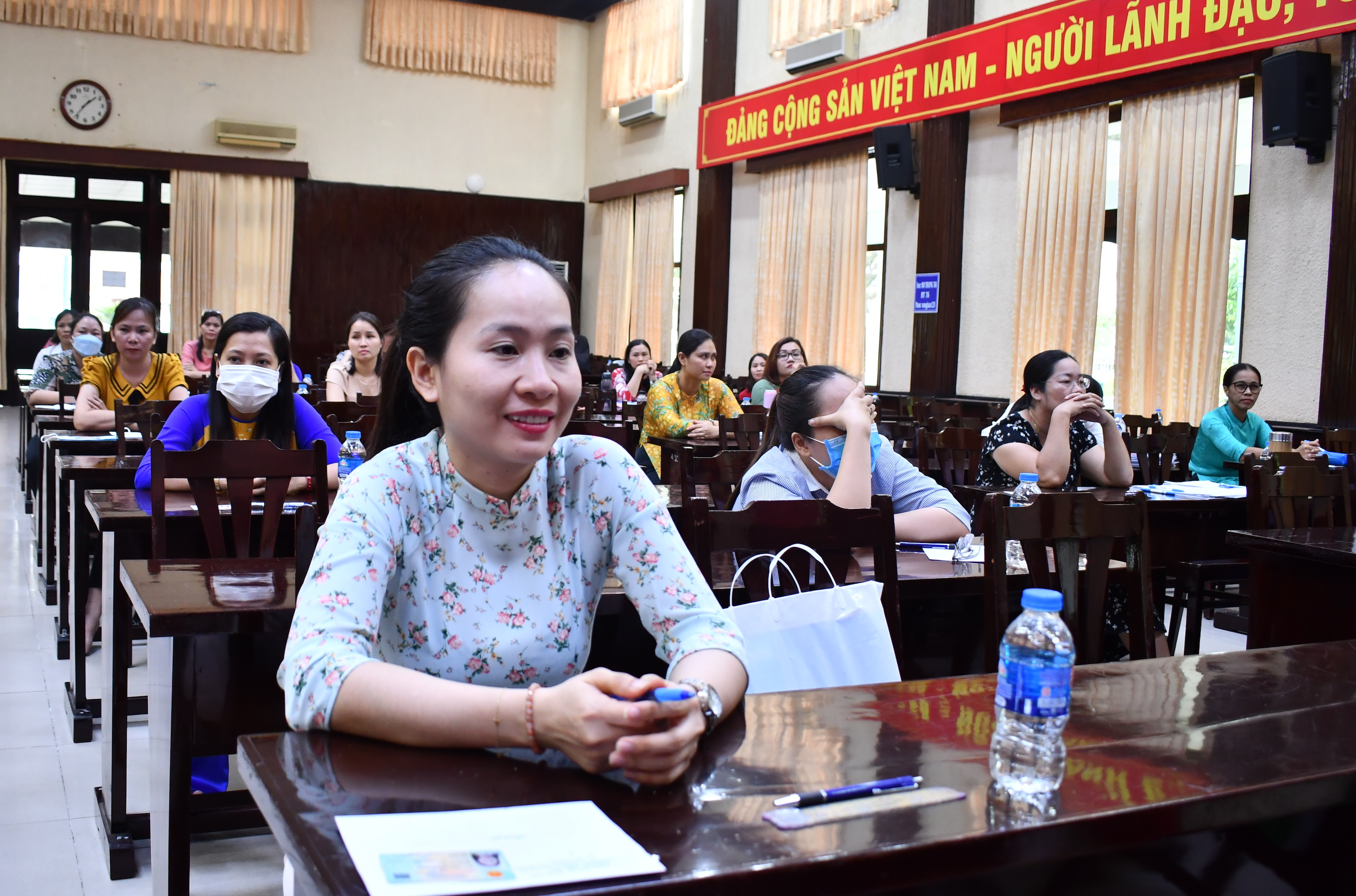 Thí sinh tham gia phần thi viết vào chiều 2/6.