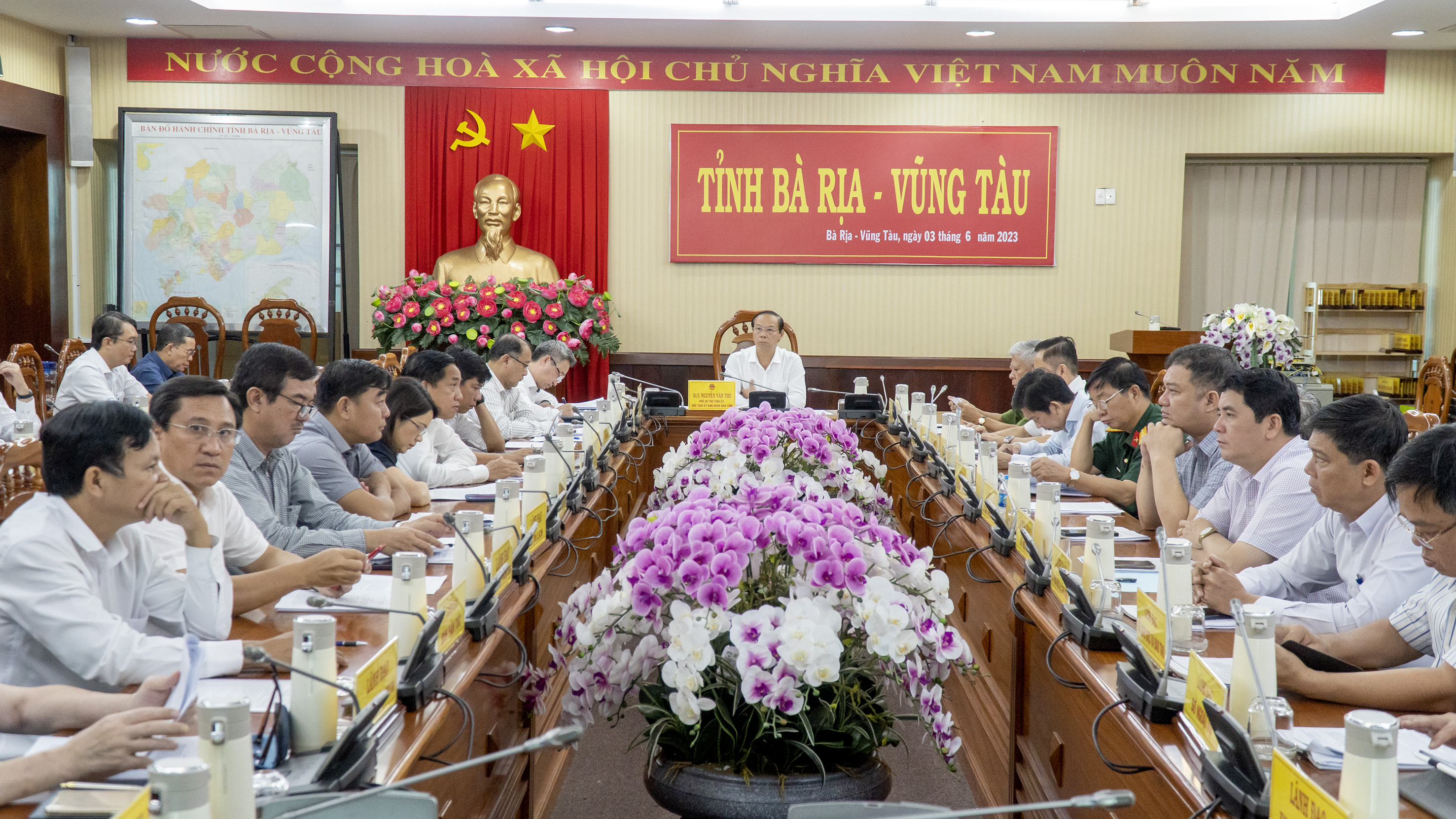 Chủ trì tại điểm cầu tỉnh Bà Rịa – Vũng Tàu, có ông Nguyễn Văn Thọ, Phó Bí thư Tỉnh ủy, Chủ tịch UBND tỉnh. Ảnh: BẢO KHÁNH.