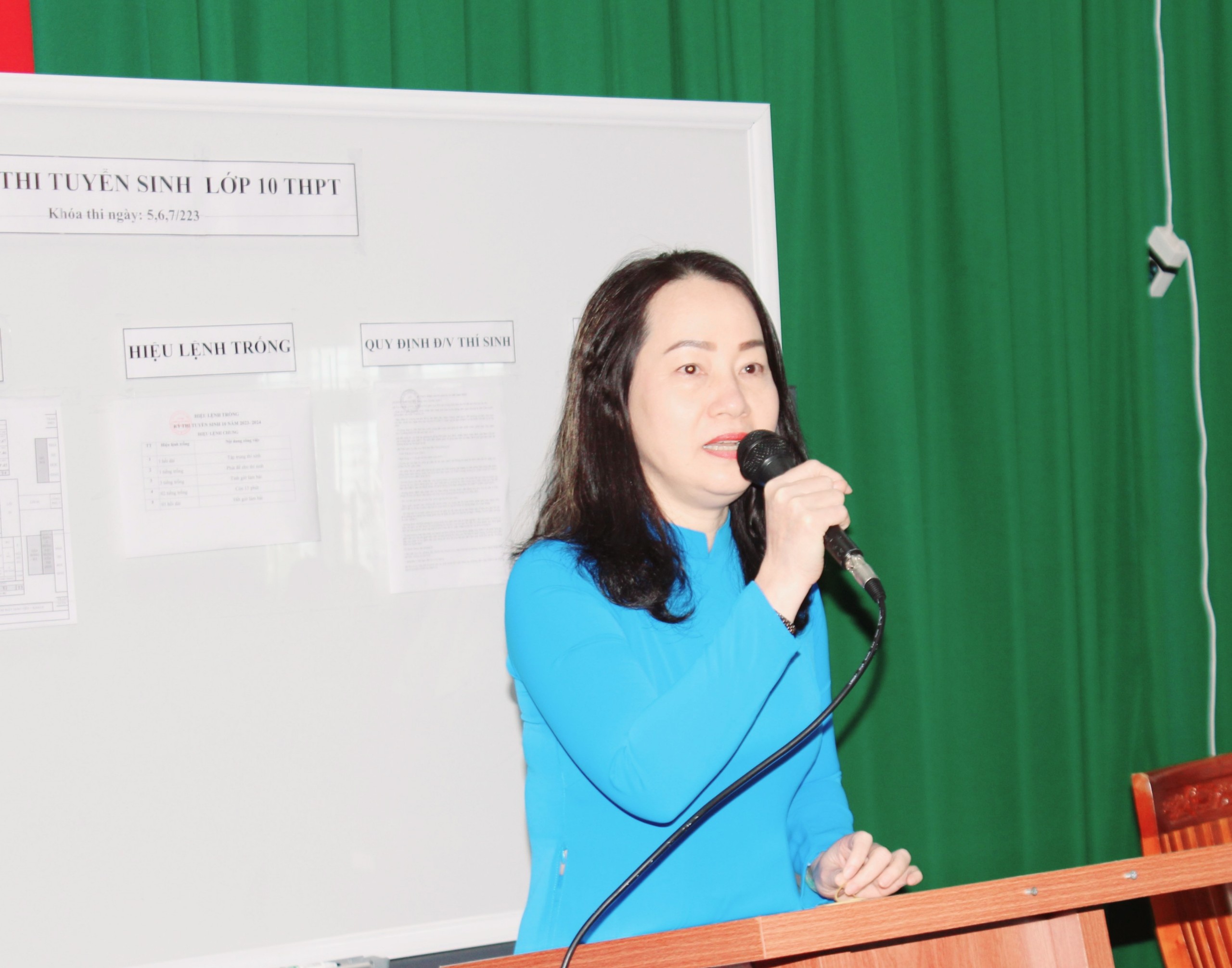 Bà Trần Thị Ngọc Châu yêu cầu các cán bộ làm công tác thi chú trọng phổ biến, hướng dẫn quy chế thi cho thí sinh để phòng ngừa vi phạm nhưng vẫn phải tạo cho các em tâm lý thoải mái để bước vào kỳ thi.