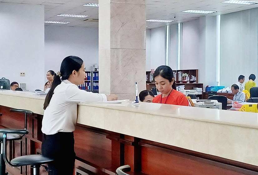 Khách hàng giao dịch tại Kho bạc Nhà nước Bà Rịa - Vũng Tàu.