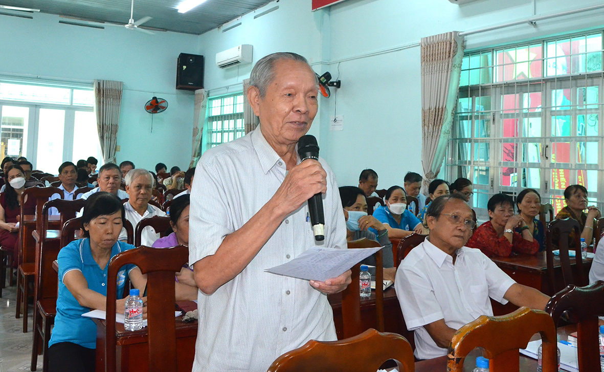 Cử tri Nguyễn Quang Vinh (9, Nguyễn Thiện Thuật, phường Thắng Nhất) đề nghị sớm chỉnh trang hệ thống giao thông ở các phường ven TP.Vũng Tàu. Ảnh: CẨM NHUNG