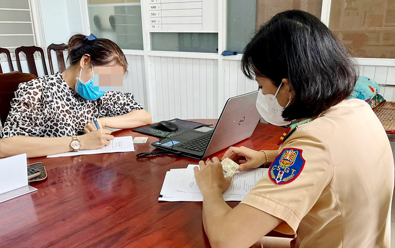 Bà T.đên Phòng CSGT Công an tỉnh làm việc