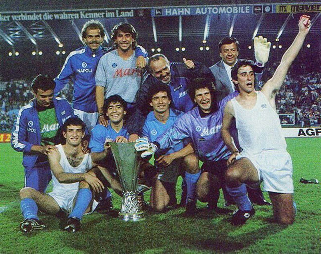 Theo truyền thống, cứ khi Napoli đoạt Scudetto là mùa đó các CLB của Italia “làm loạn” ở châu Âu.