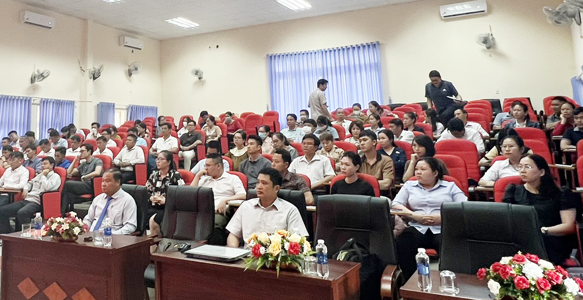 Quang cảnh buổi khai giảng.