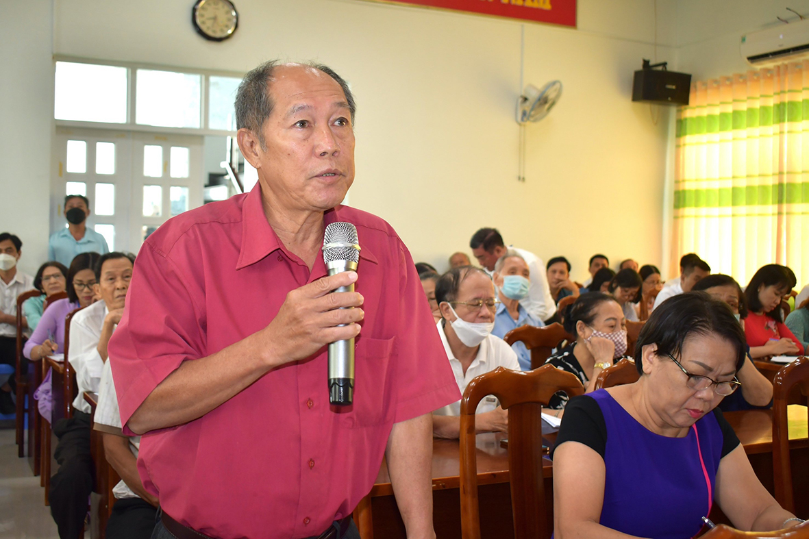 Cử tri Nguyễn Quốc Hùng (phường 4, TP. Vũng Tàu) đề xuất sớm có chủ trương xây dựng Đền Hùng để tạo sản phẩm du lịch tâm linh thu hút khách du lịch đến TP. Vũng Tàu. Ảnh: HUYỀN TRANG.