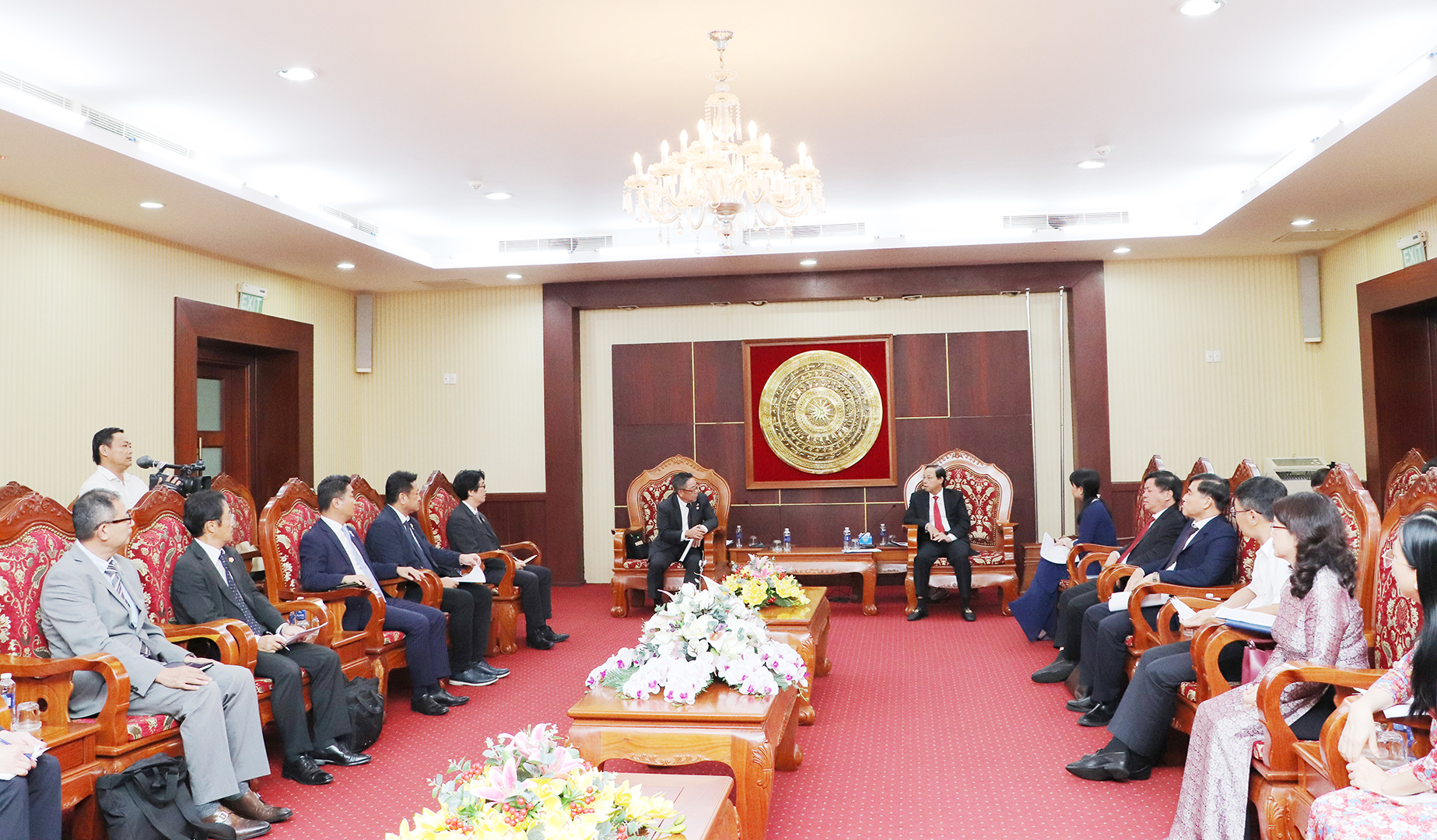 Quang cảnh buổi làm việc.