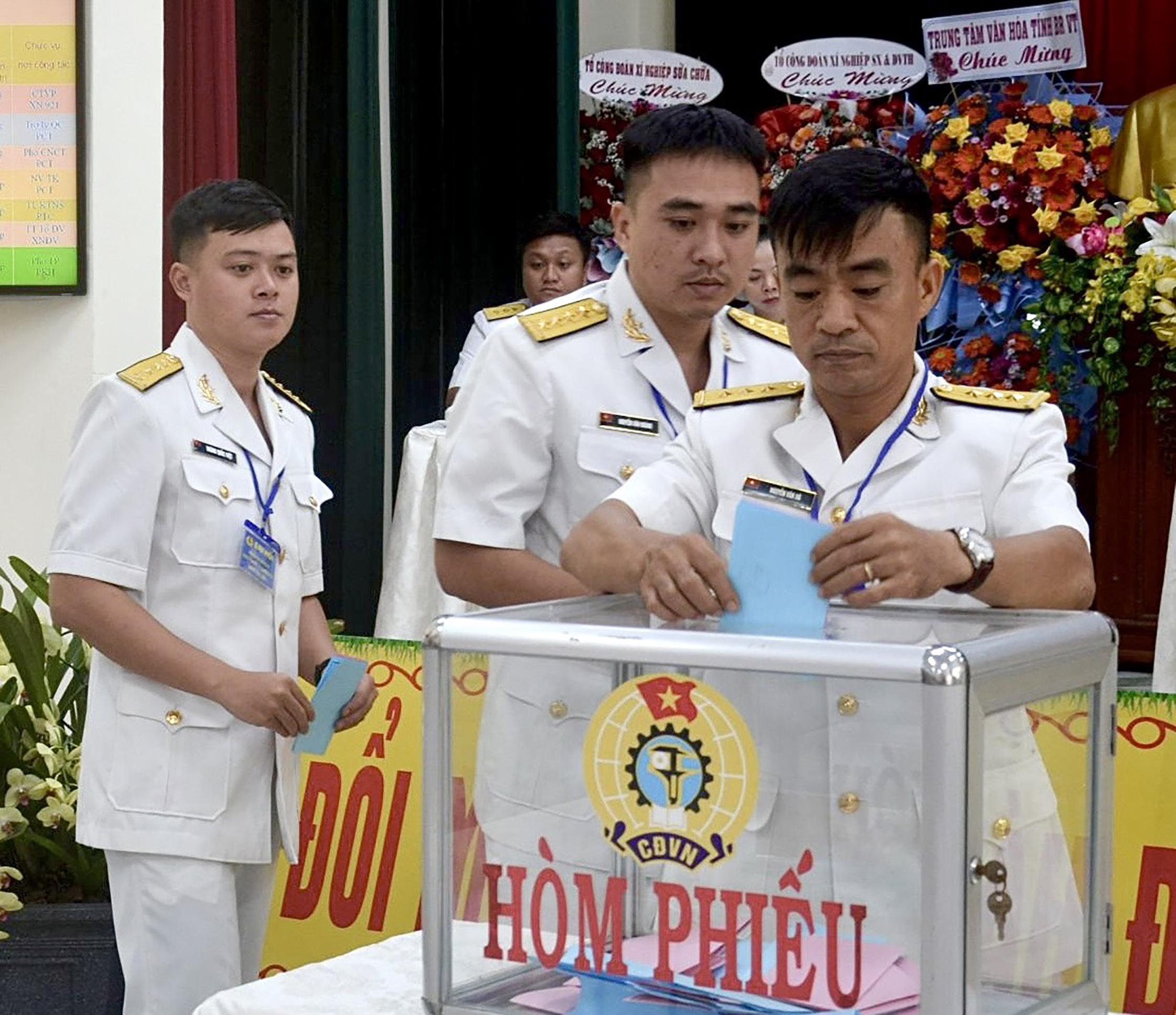 Đại biểu bỏ phiếu bầu Ban Chấp hành nhiệm kỳ 2023-2028.
