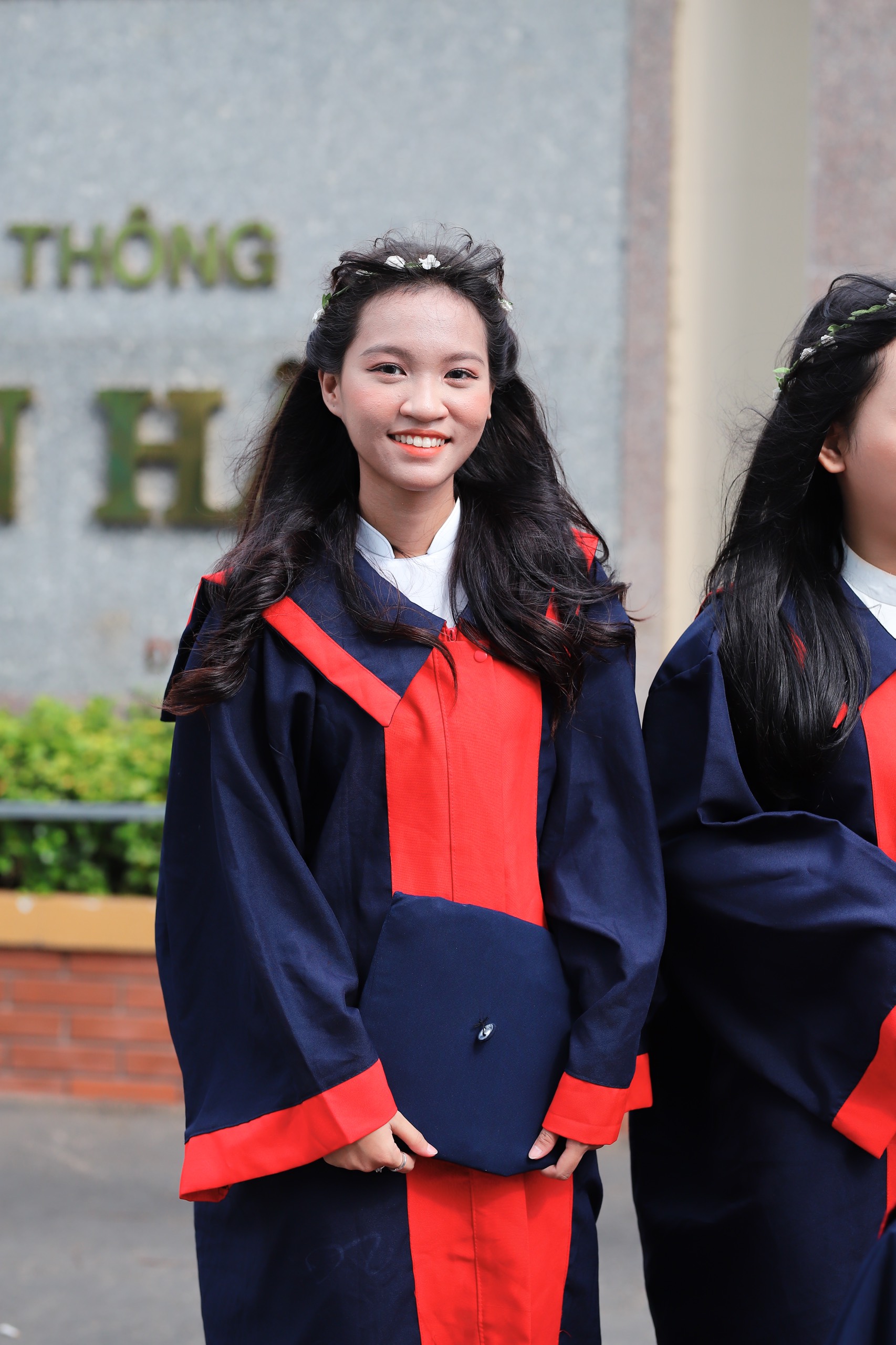 Các nhà hảo tâm, thầy cô giáo, bạn bè đều mong mỏi nụ cười sẽ sớm trở lại với cô bé Quỳnh Hương.