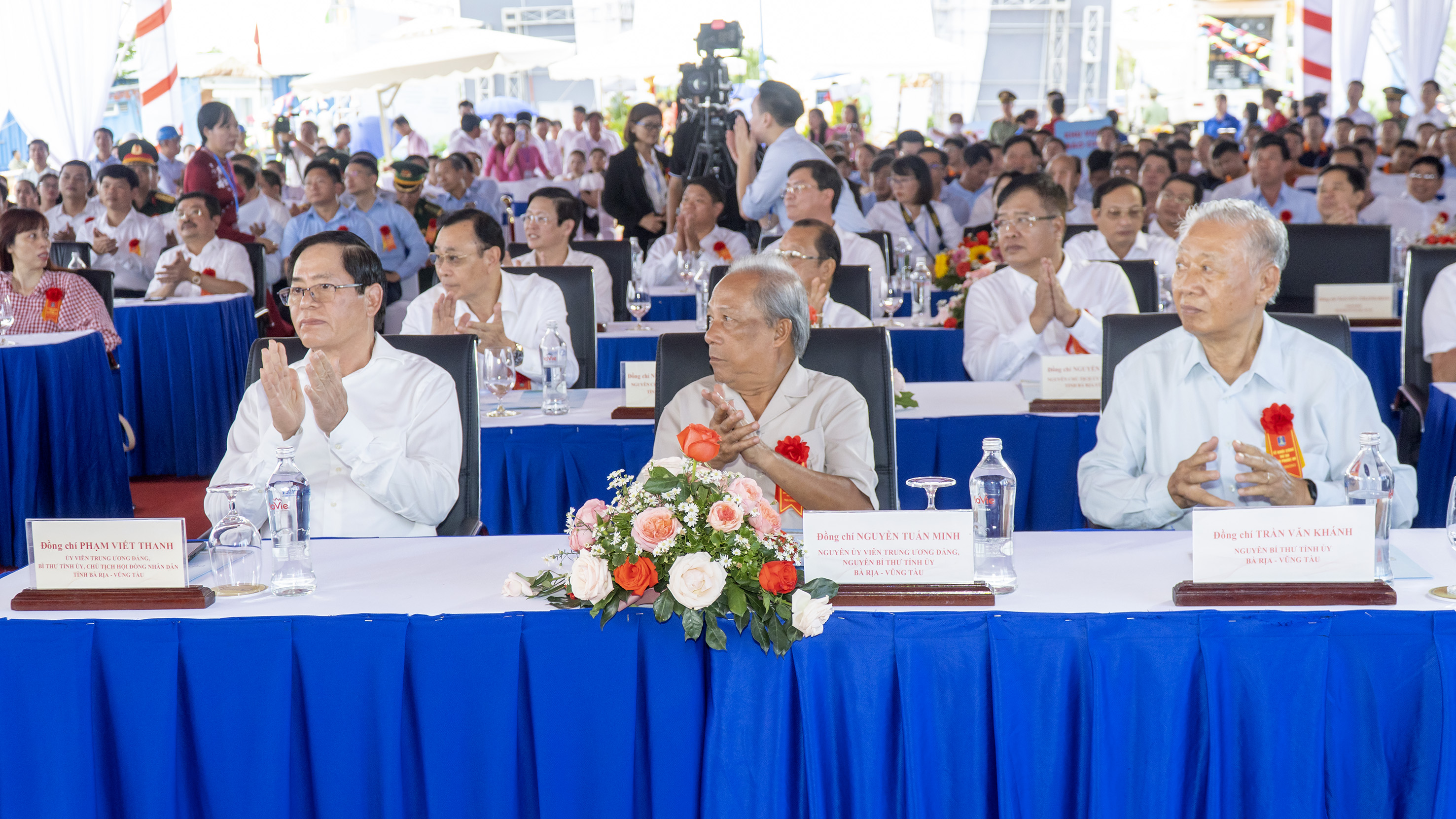 Bí thư Tỉnh ủy Phạm Viết Thanh và các đại biểu là lãnh đạo, nguyên lãnh đạo tỉnh Bà Rịa-Vũng Tàu tham dự lễ khởi công.