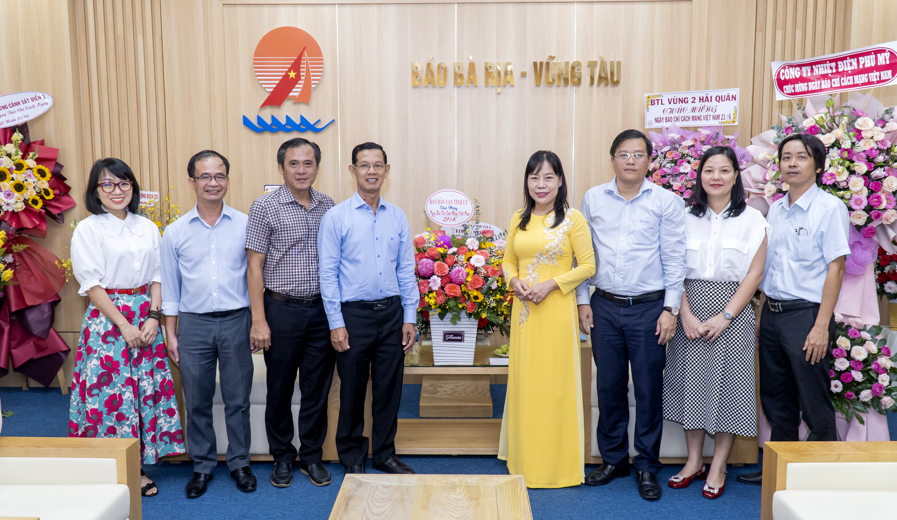 Ông Nguyễn Văn Lợi, Phó Trưởng Ban Dân vận Tỉnh ủy thăm, chúc mừng Báo Bà Rịa - Vũng Tàu.