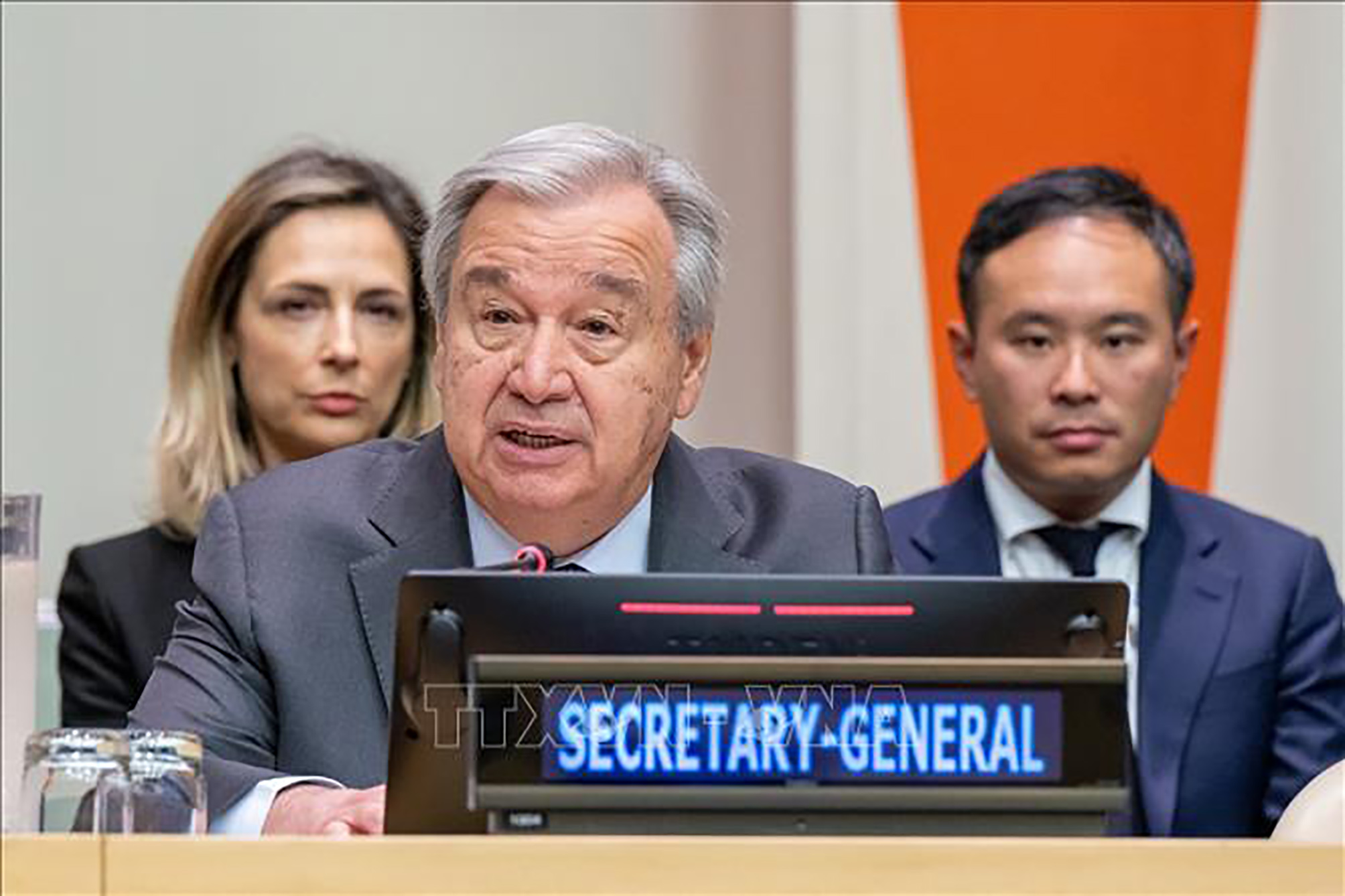Tổng Thư ký LHQ Antonio Guterres (giữa) phát biểu tại phiên họp liên Chính phủ nhằm phê chuẩn hiệp ước bảo vệ các vùng biển quốc tế, tại New York (Mỹ) ngày 19/6/2023.