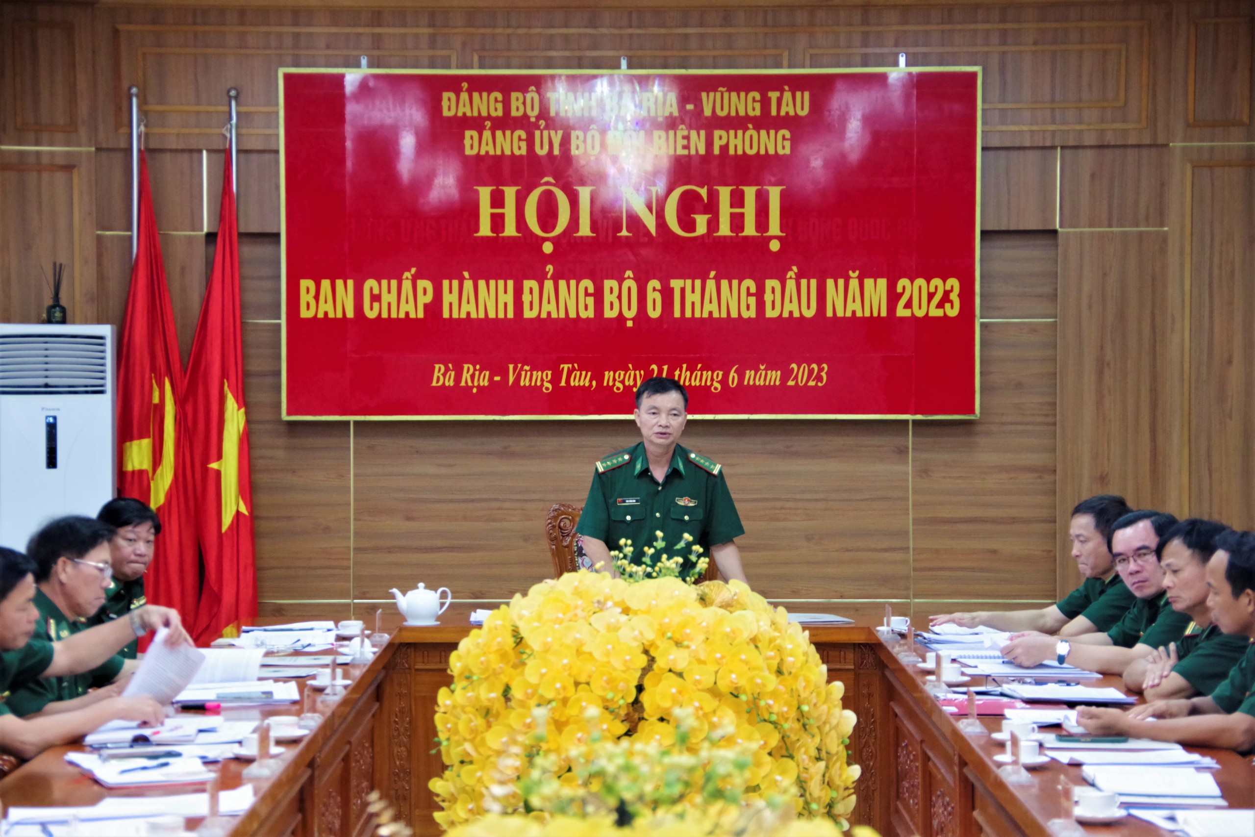 Đại tá Đào Xuân Ánh, Bí thư Đảng ủy, Chính ủy BĐBP tỉnh phát biểu chỉ đạo tại hội nghị.