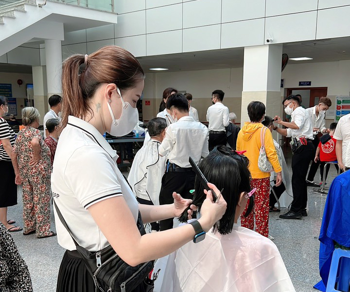 Bồn cầu di động dạng ghế ngồi cho người già bồn vệ sinh cho bà bầu và người  bệnh Mody M32