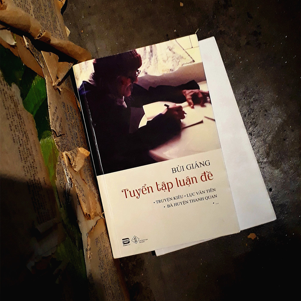 Bìa cuốn “Bùi Giáng - Tuyển tập luận đề”.