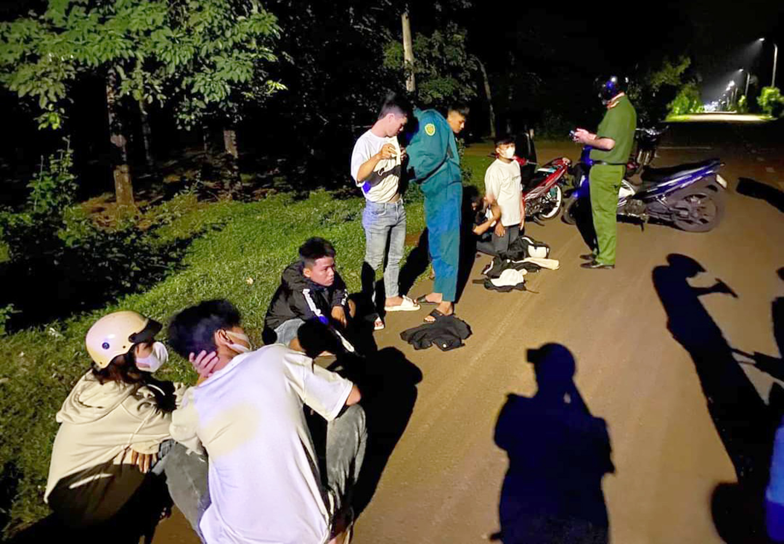 Lực lượng chức năng vây bắt các đối tượng ngăn chặn kịp thời vụ hỗn chiến