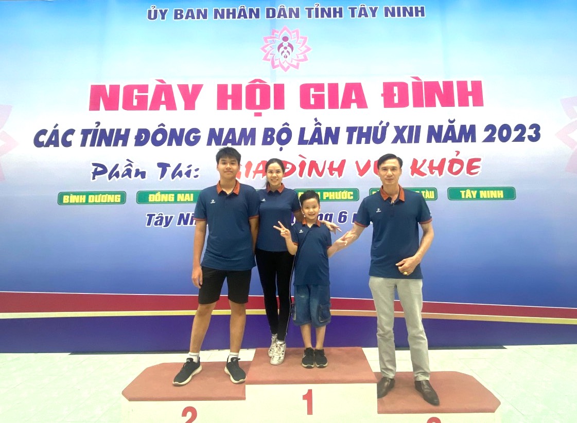 Gia đình anh Ngô Văn Dũng (TP. Vũng Tàu) là 1 trong 3 gia đình văn hóa tiêu biểu tham dự Ngày hội gia đình các tỉnh Ðông Nam bộ lần thứ XII, năm 2023.