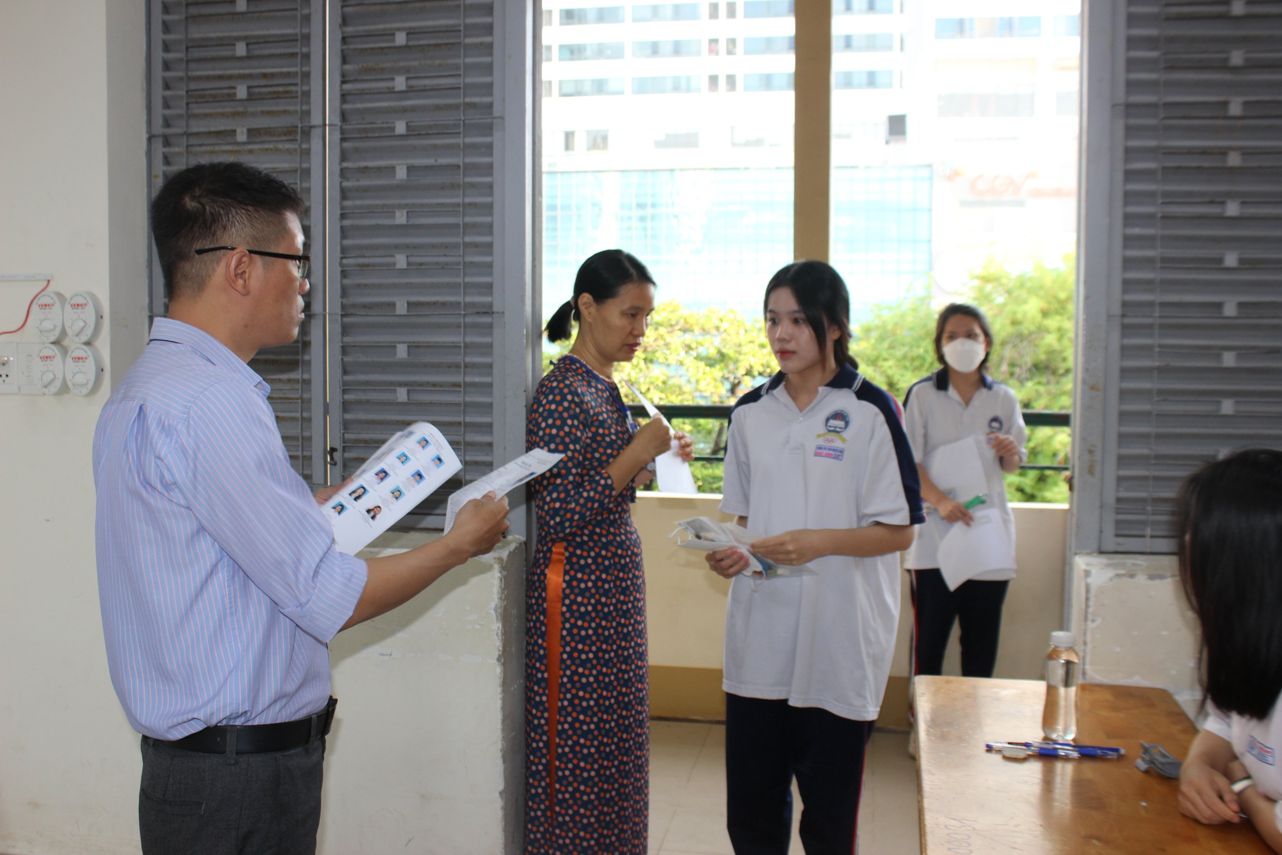 Bộ trưởng Bộ GD-ĐT vừa có công điện đề nghị tăng cường biện pháp ngăn chặn gian lận thi cử có thể xảy ra vào ngày cuối của kỳ thi.