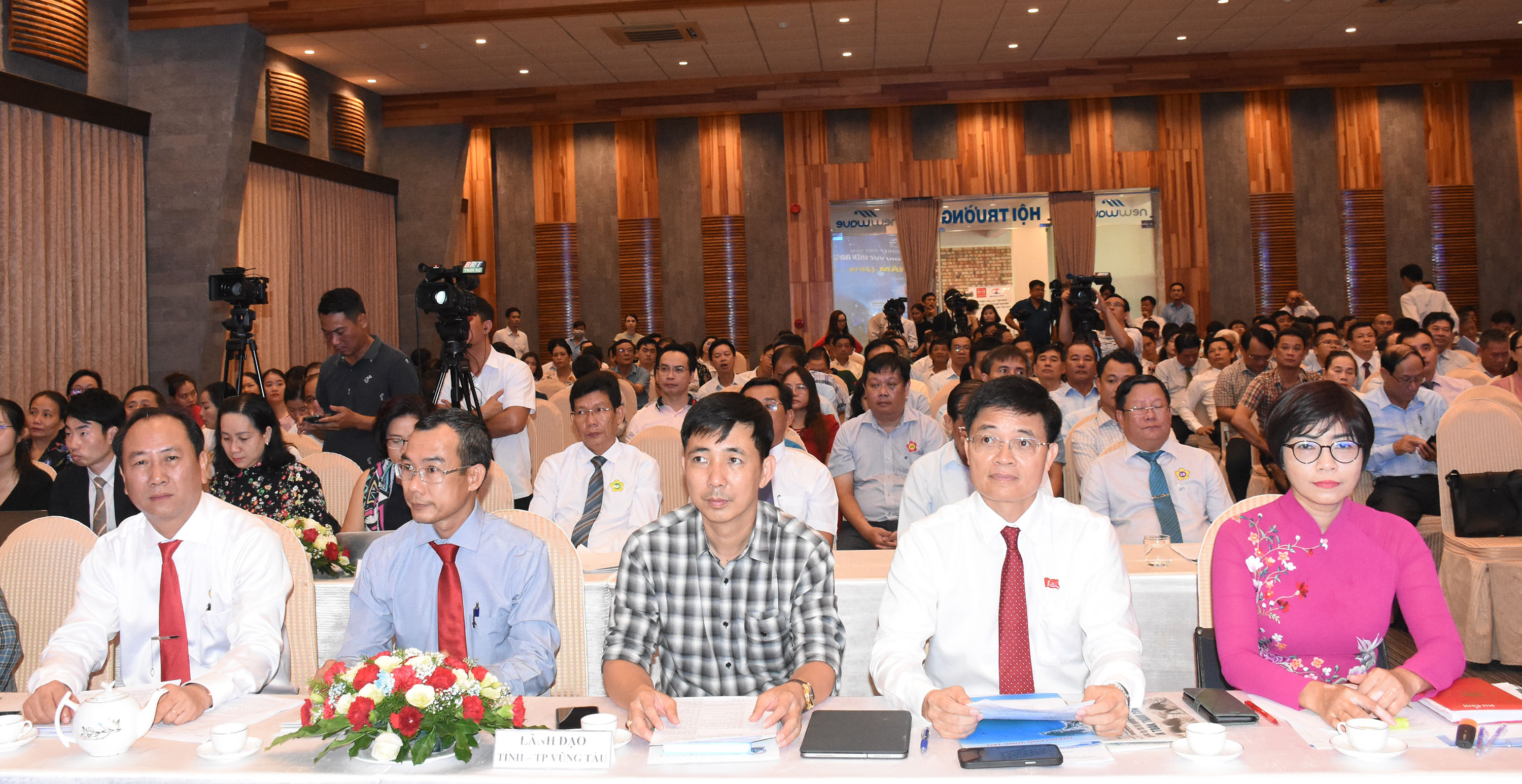 Lãnh đạo TP. Vũng Tàu tham dự hội nghị