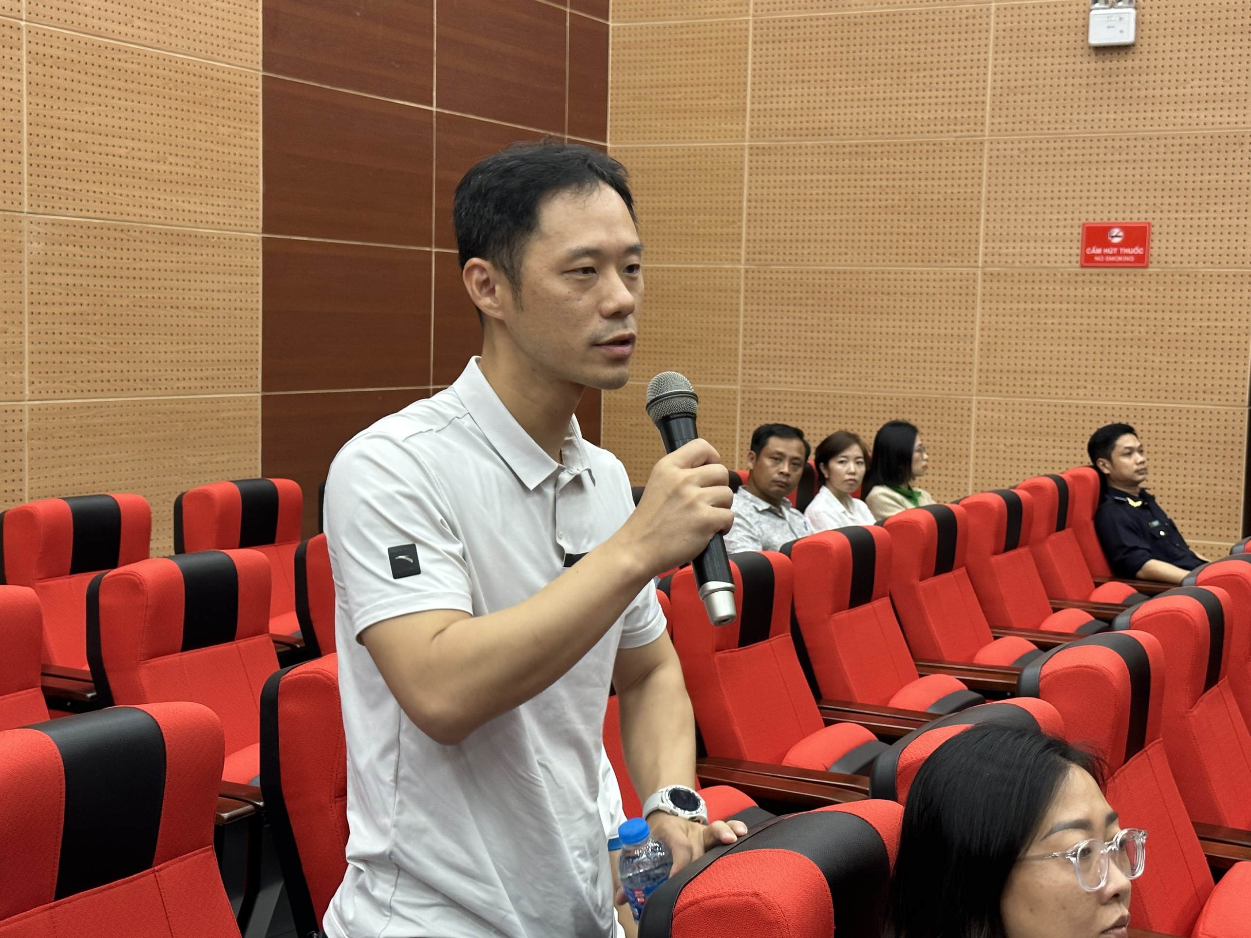 Đại diện DN Hàn Quốc phát biểu tại hội nghị.