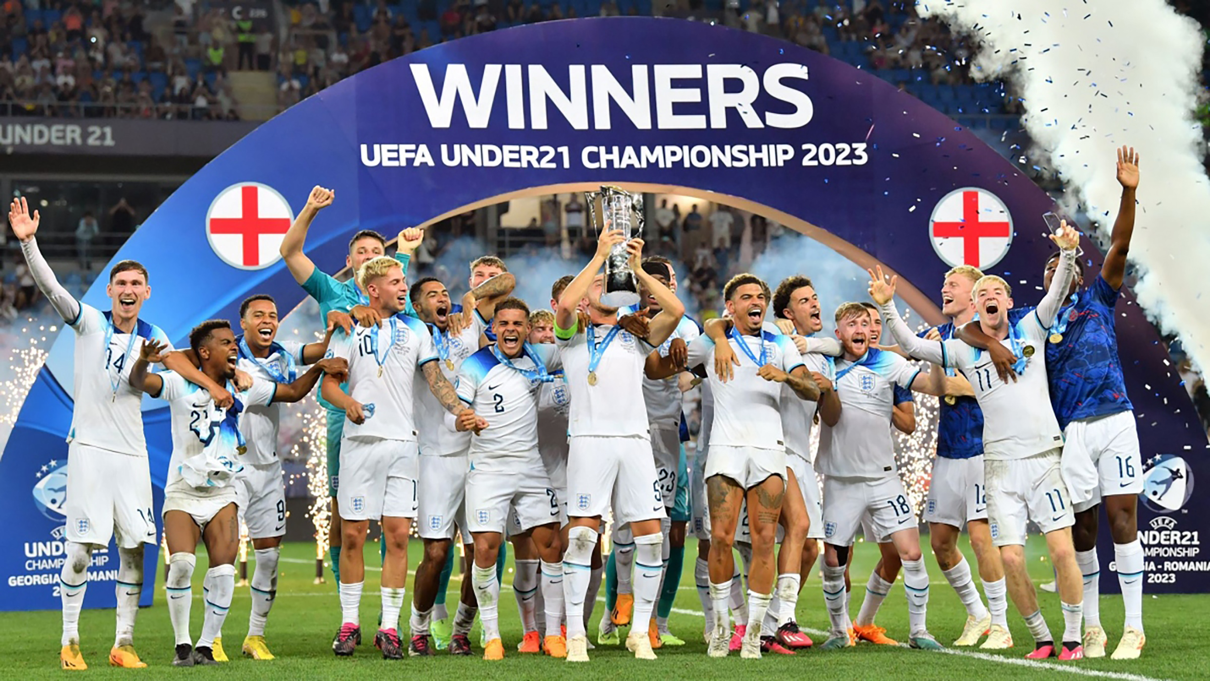 U21 Anh nâng cao cúp vô địch EURO.