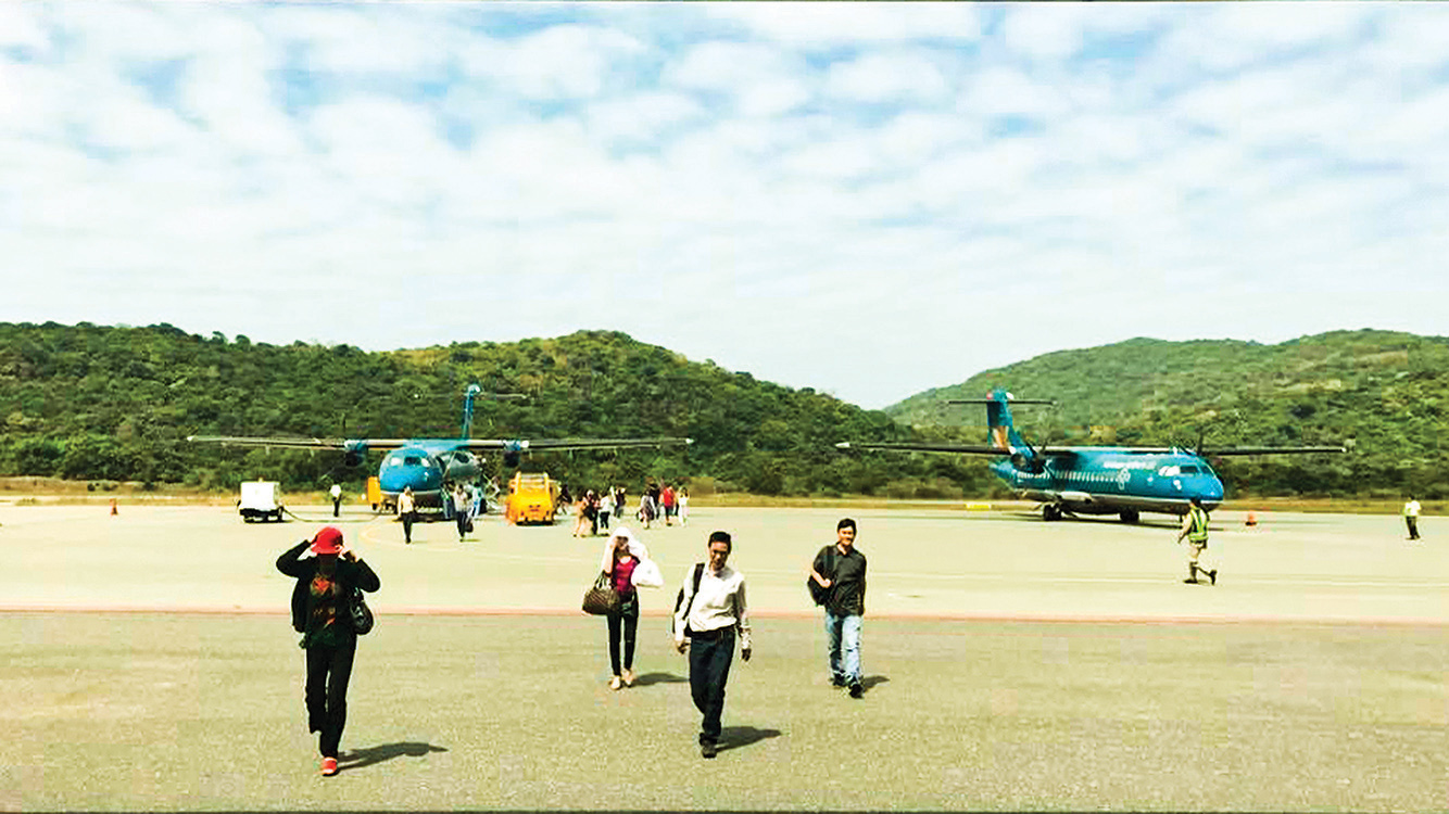 Du khách đến Côn Đảo từ sân bay.