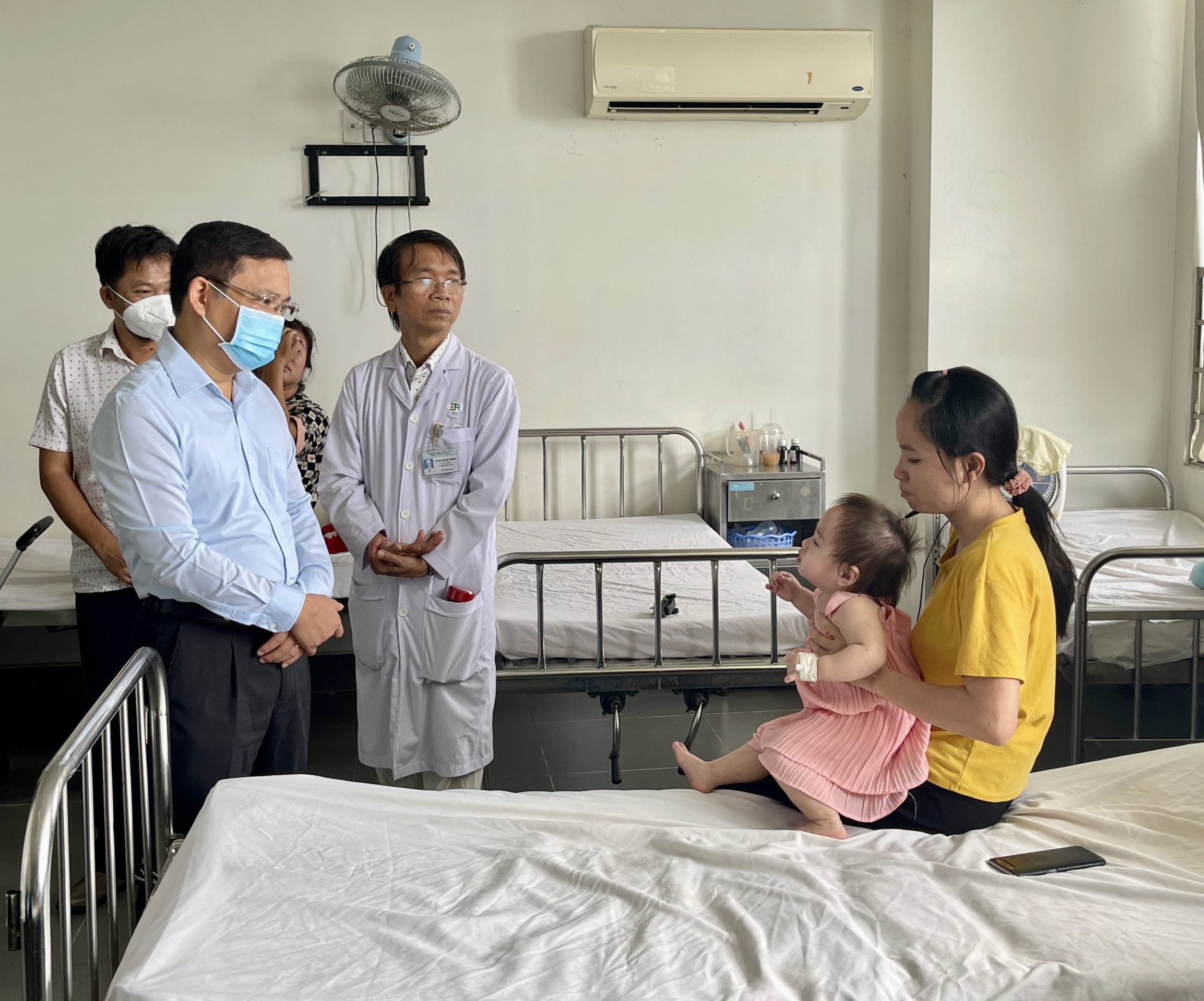 Đoàn công tác của Bộ Y tế kiểm tra công tác tiếp nhận, điều trị bệnh nhân TCM, SXH tại Bệnh viện Bà Rịa.