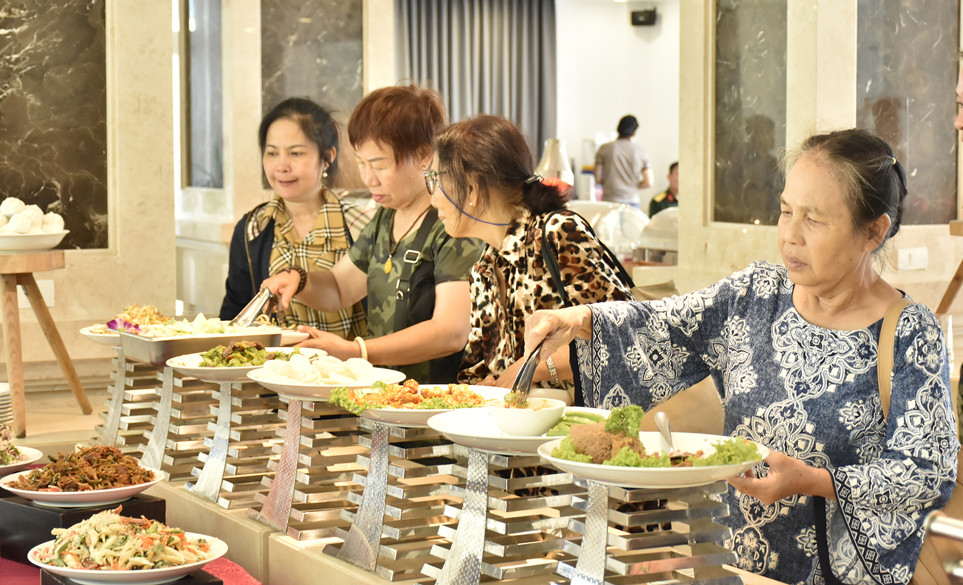 Phục vụ miễn phí các món chay tại Orson Hotel & Resort.