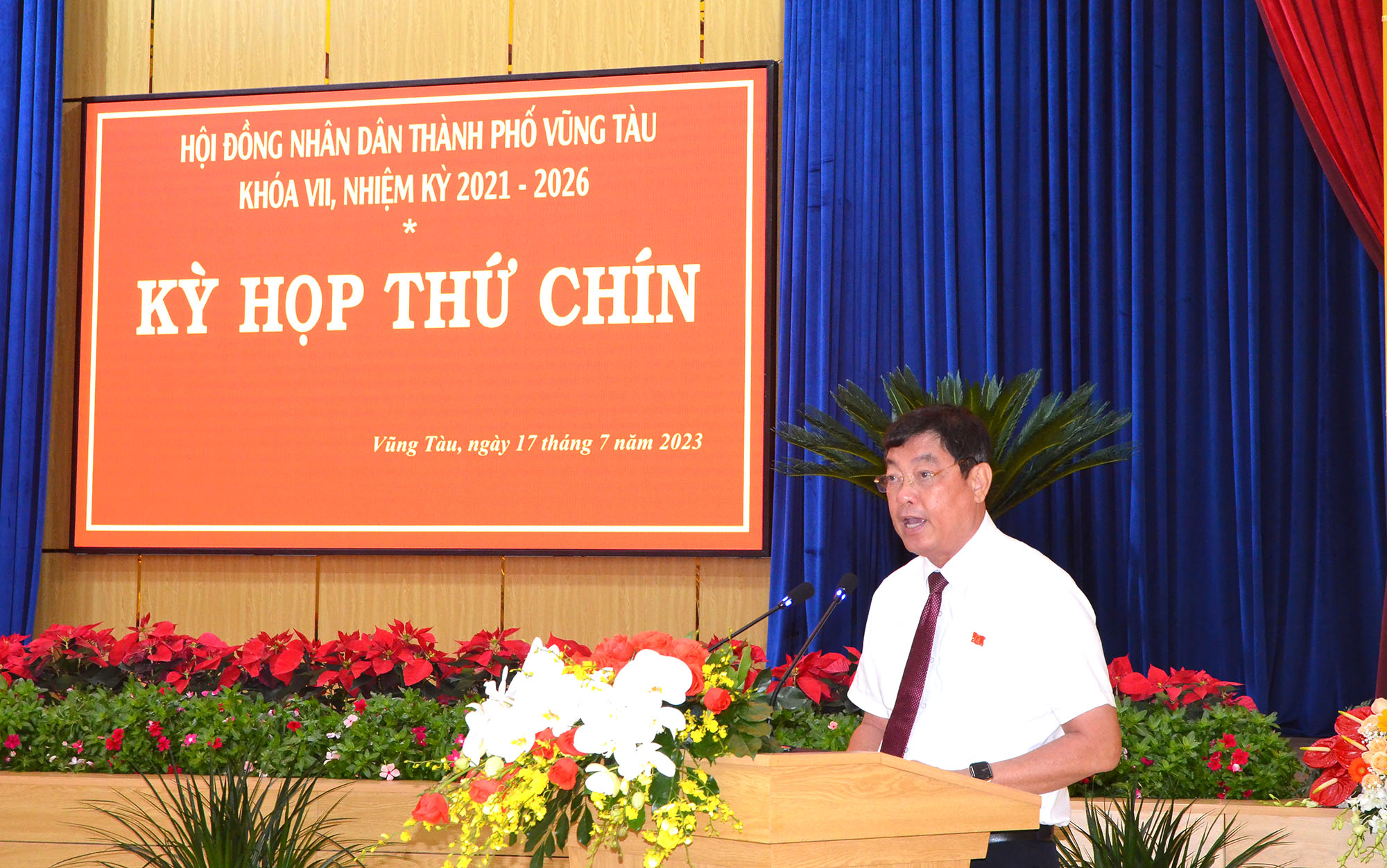 Ông Trần Đình Khoa, Ủy viên Ban Thường vụ Tỉnh ủy, Bí thư Thành ủy Vũng Tàu phát biểu chỉ đạo tại hội nghị.